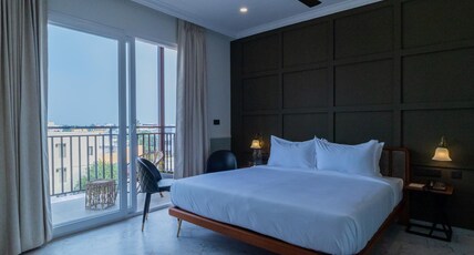 De Fleur Hotel (PR Hospitality) Room Type - Deluxe Room- (Gold Room)