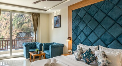 Zostel Plus Kareri Room Type - Deluxe Private Room