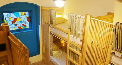 GoSolo Stays Room Type - Premium 8 Bed Mixed Dorm A