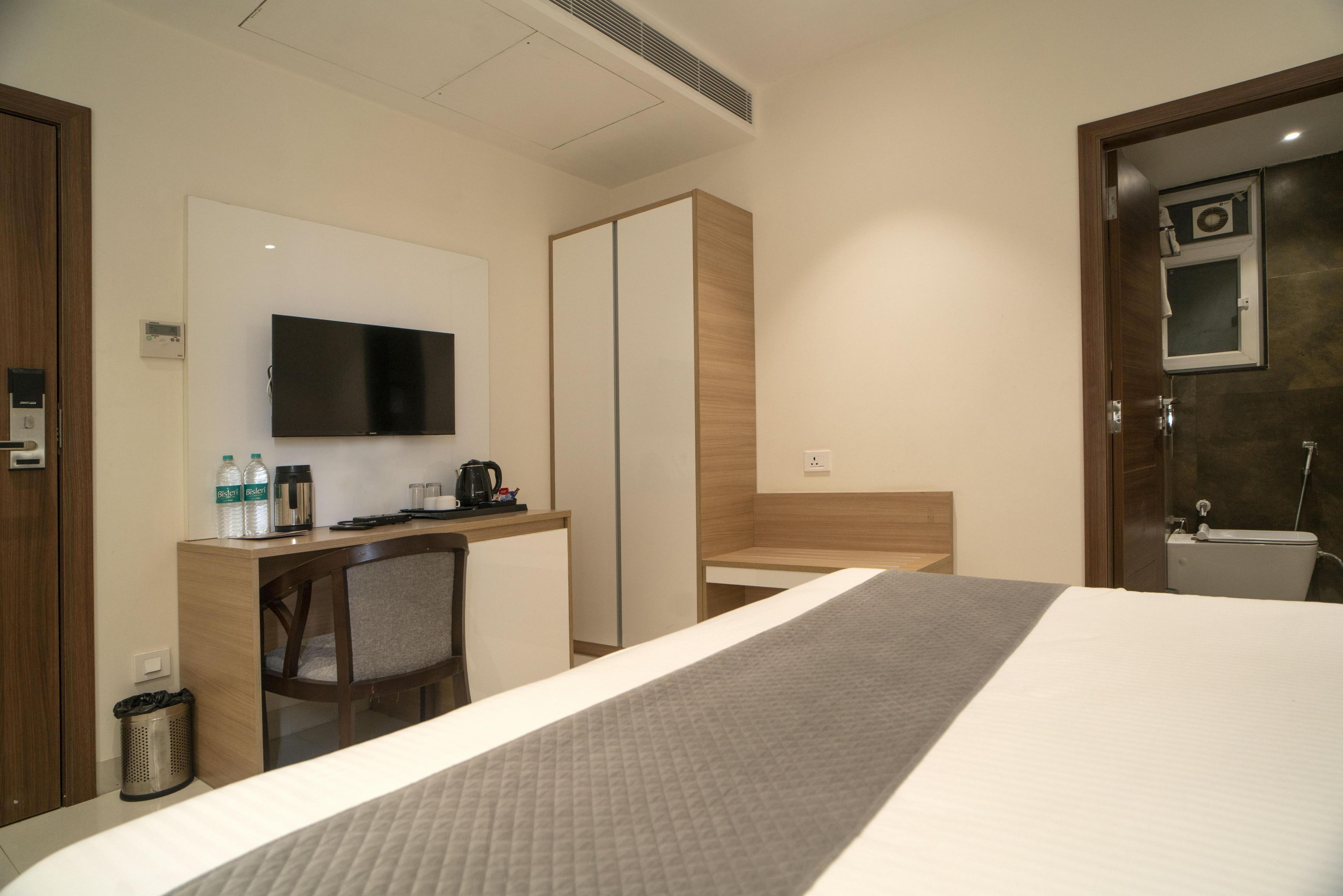 THE MANGAL VIEW RESIDENCY- A Luxury Business Hotel Room Type - Standard Double Room