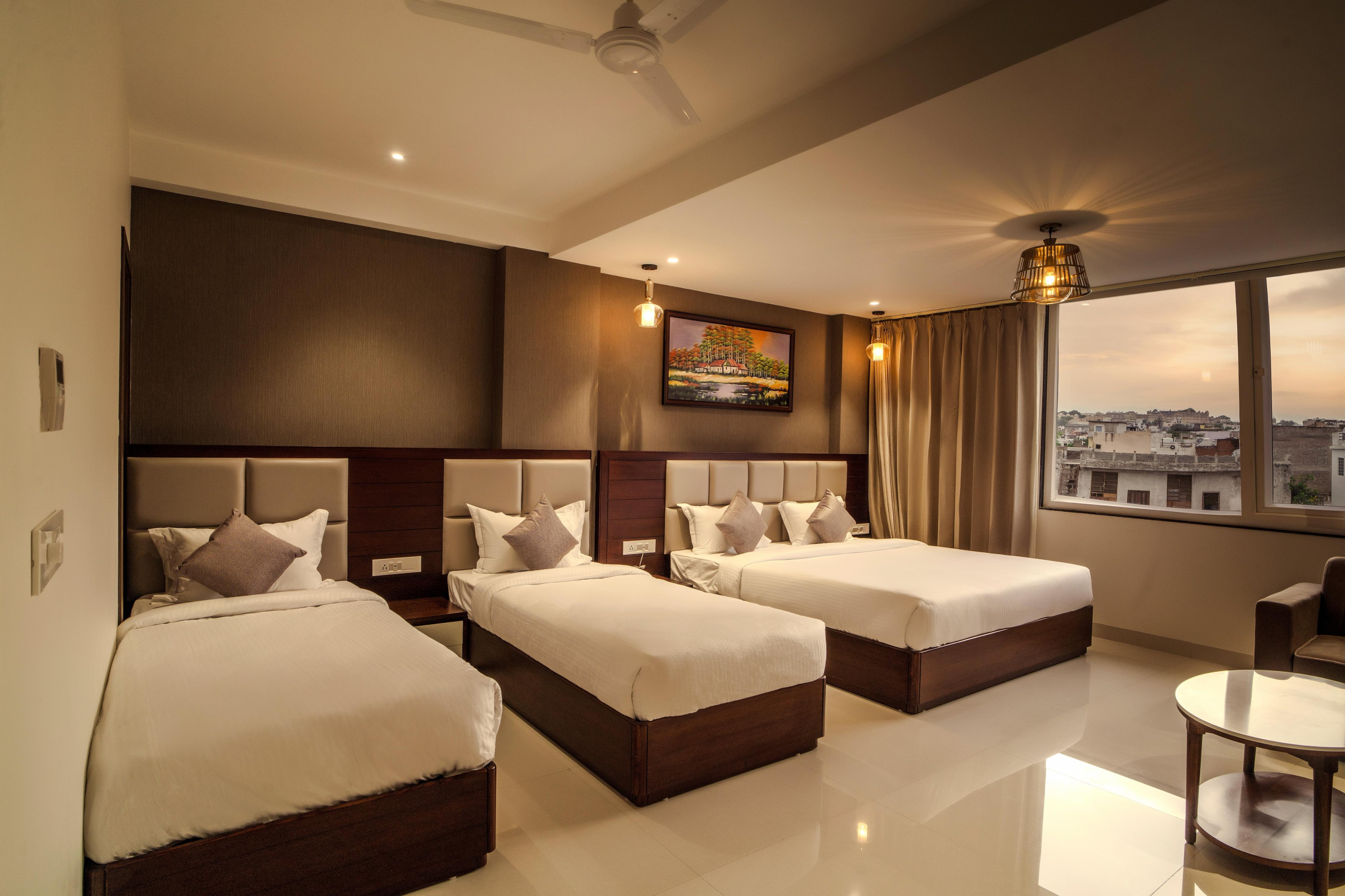THE MANGAL VIEW RESIDENCY- A Luxury Business Hotel Room Type - Family Room City View