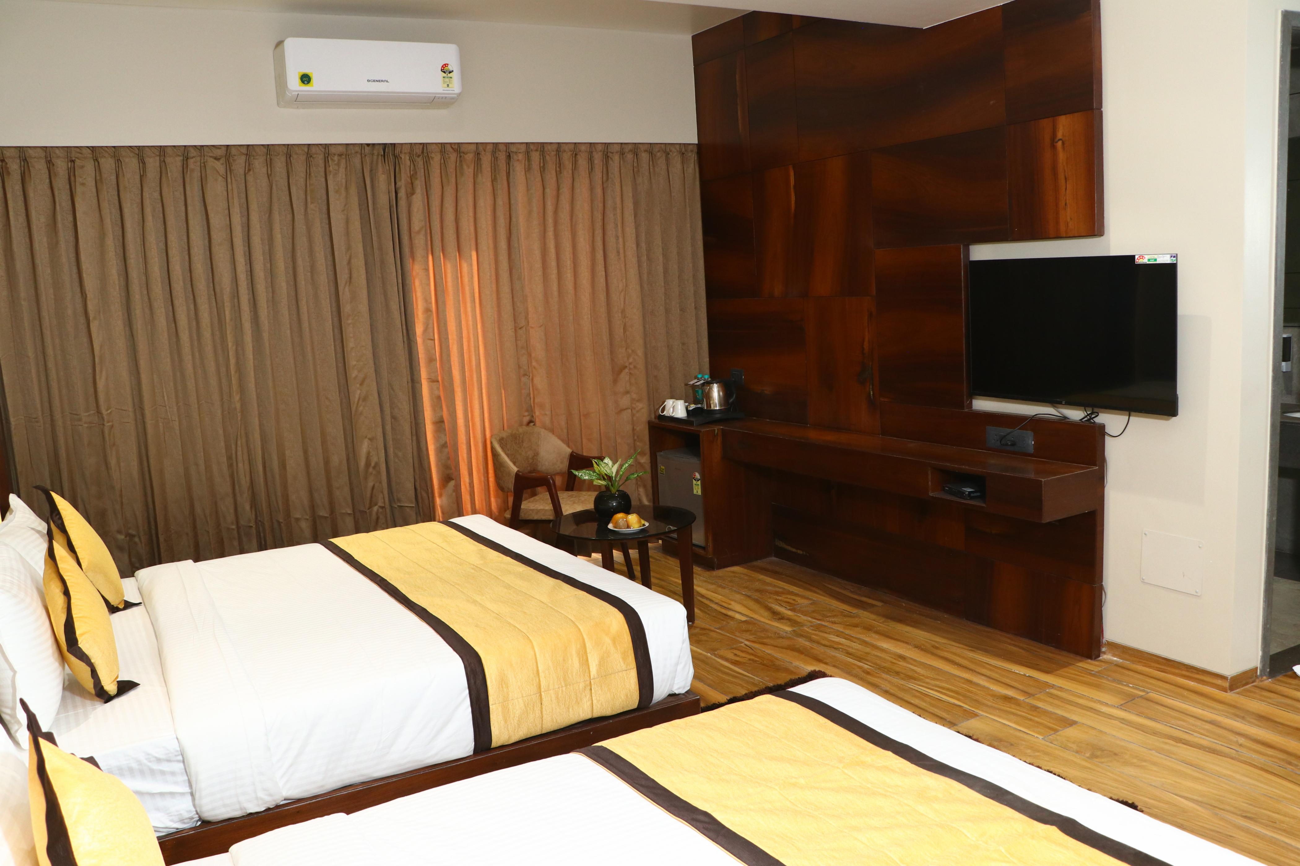 Hotel Rudra Royal - Tap to explore photos