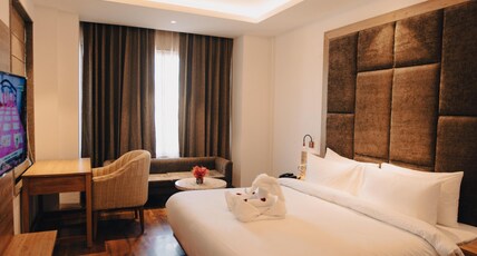 Clarks Inn Express , Dehradun Room Type - Executive AC room with King Bed Clarks Inn Express , Dehradun Room Type - Executive AC room with King Bed