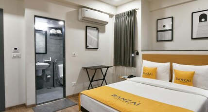 Hotel Banzai Rooms Room Type - Opulent Queen