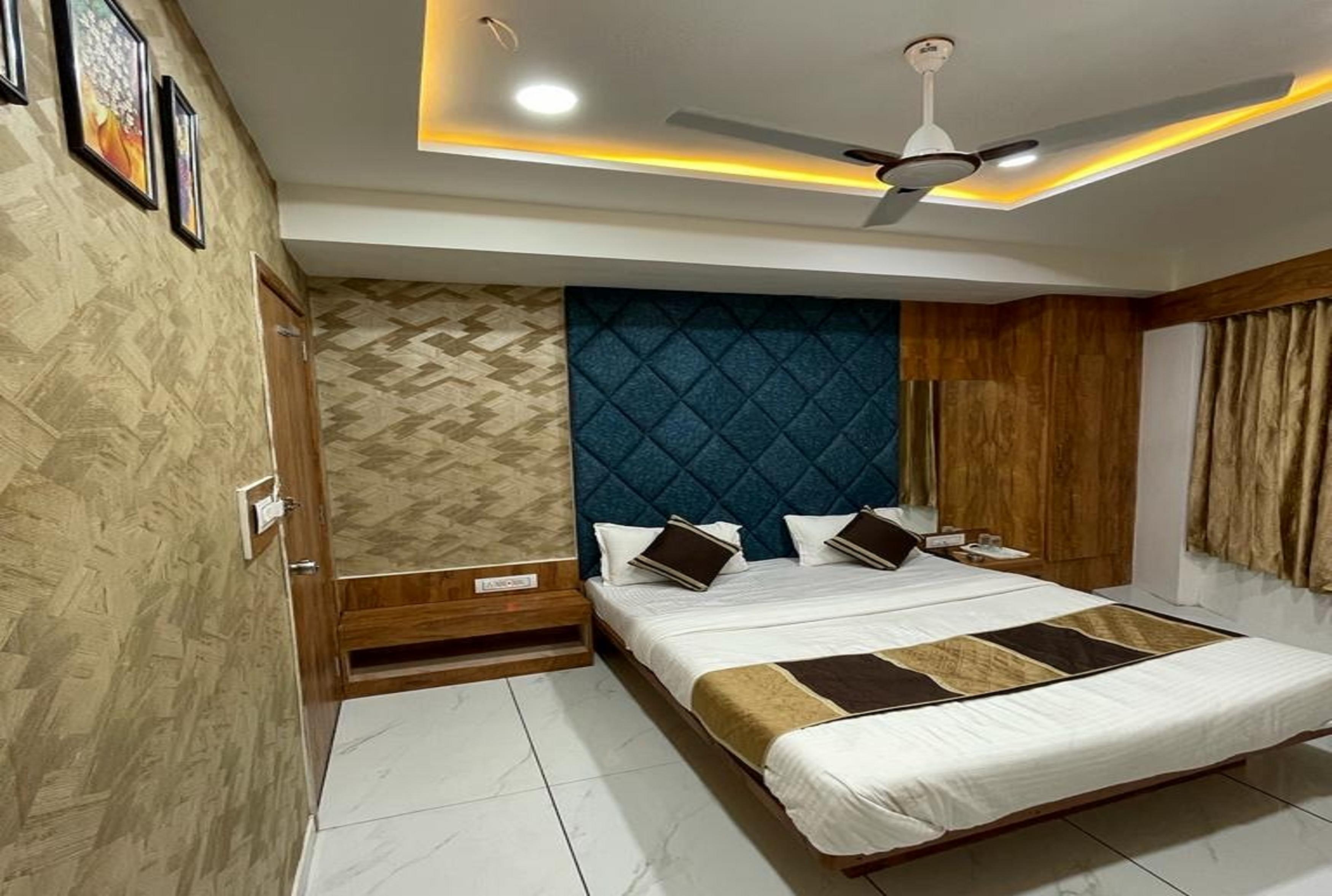 Hotel lemon - Tap to explore photos