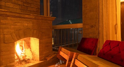 Shree Parijat Resort - Luxury Resort in Mukteshwar Room Type - Parijat Suite Himalayan View with Balcony Shree Parijat Resort - Luxury Resort in Mukteshwar Room Type - Parijat Suite Himalayan View with Balcony