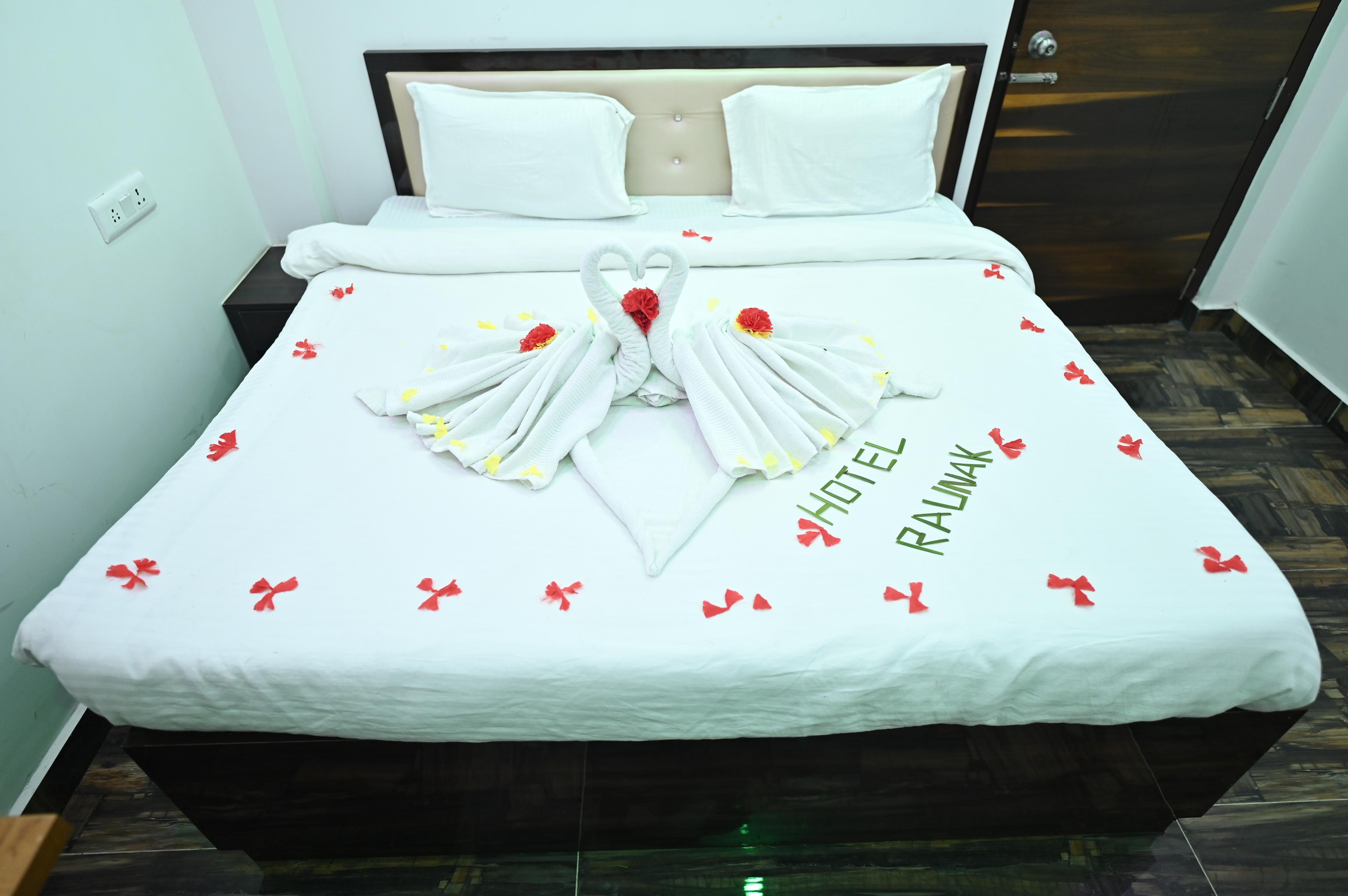 Hotel Raunak Restaurant and Banquet Hall - Tap to explore photos