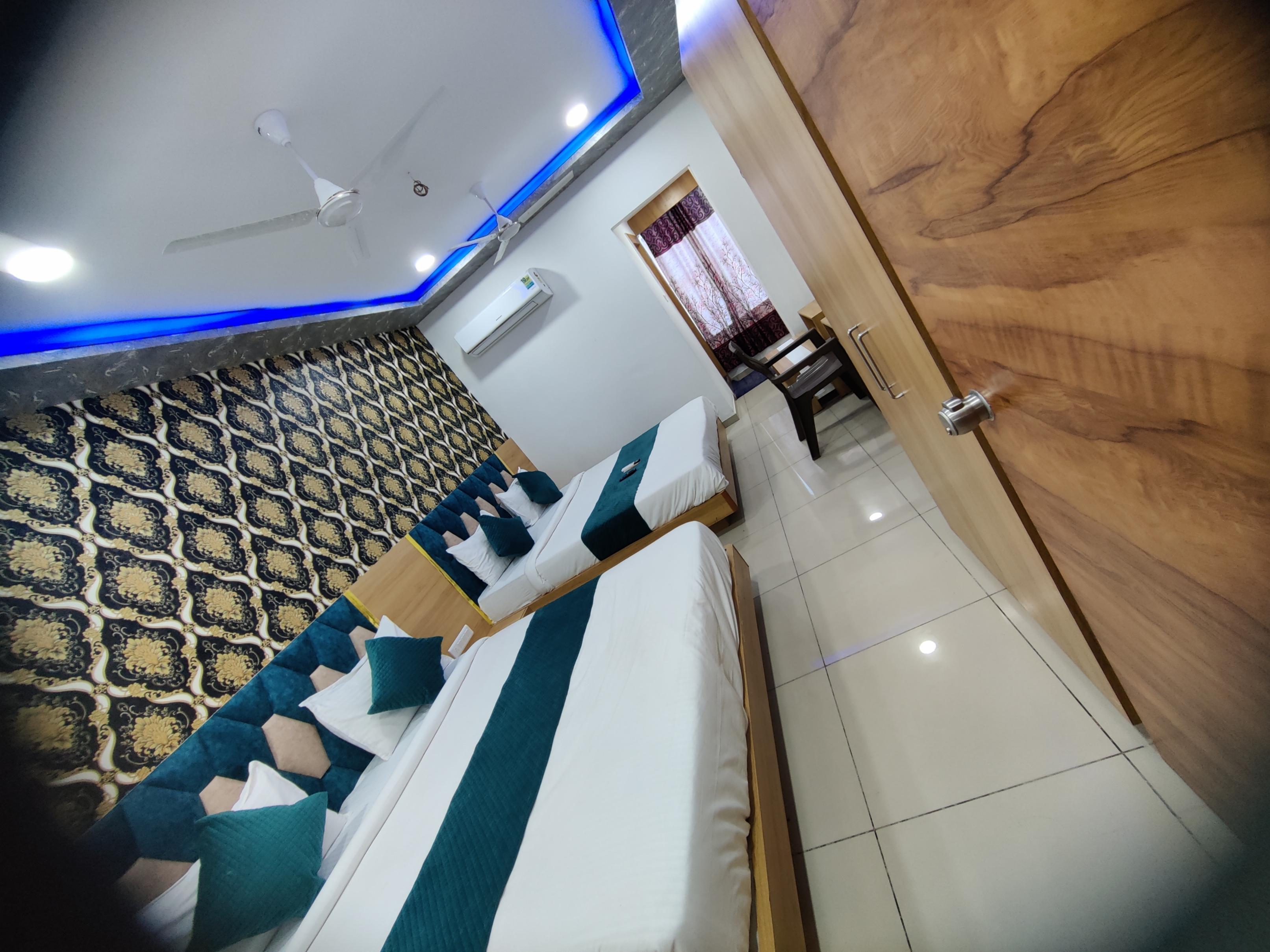 Hotel Rudra Palace Room Type - DELUXE DOUBLE BED