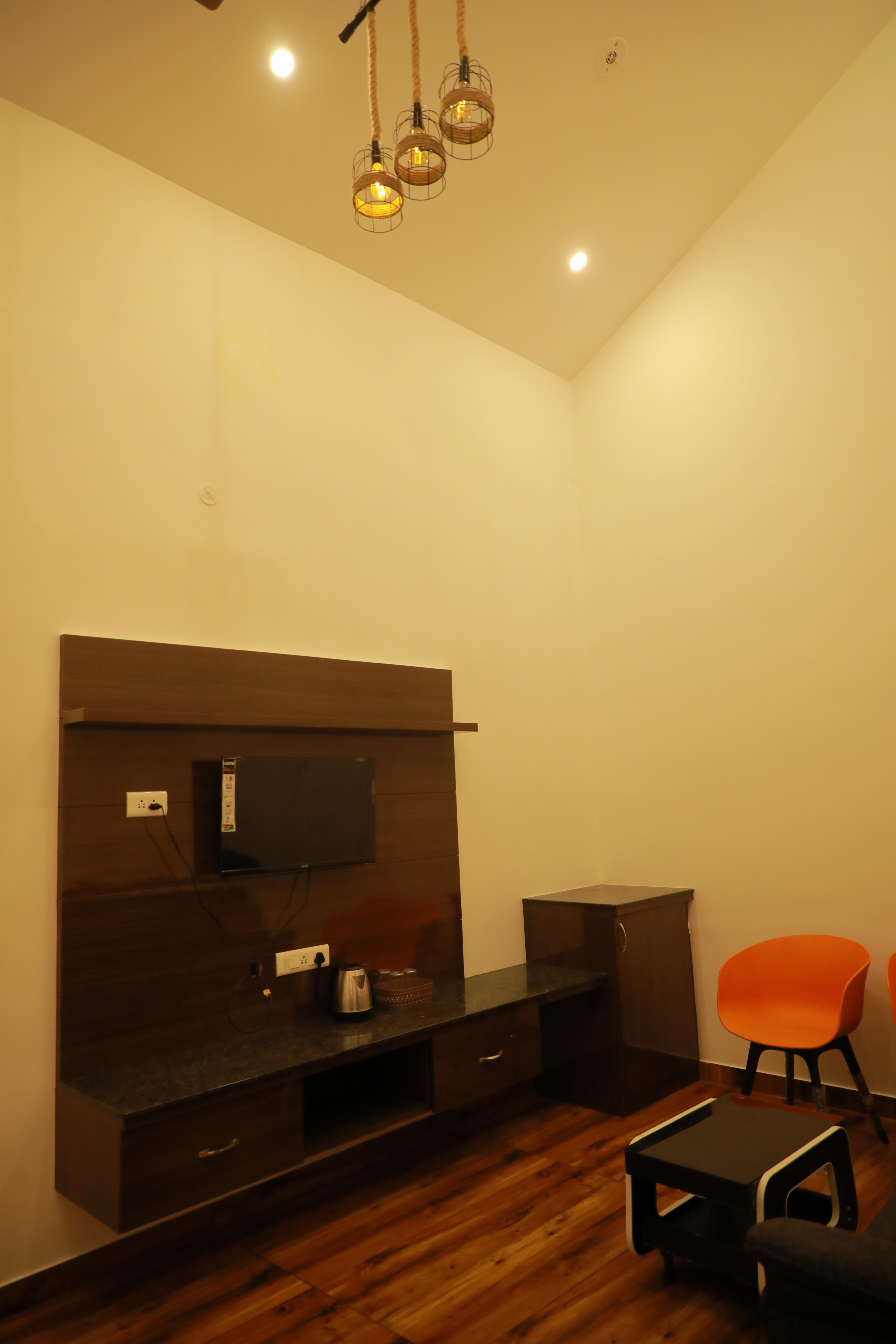 Hilltop in Yercaud - Tap to explore photos