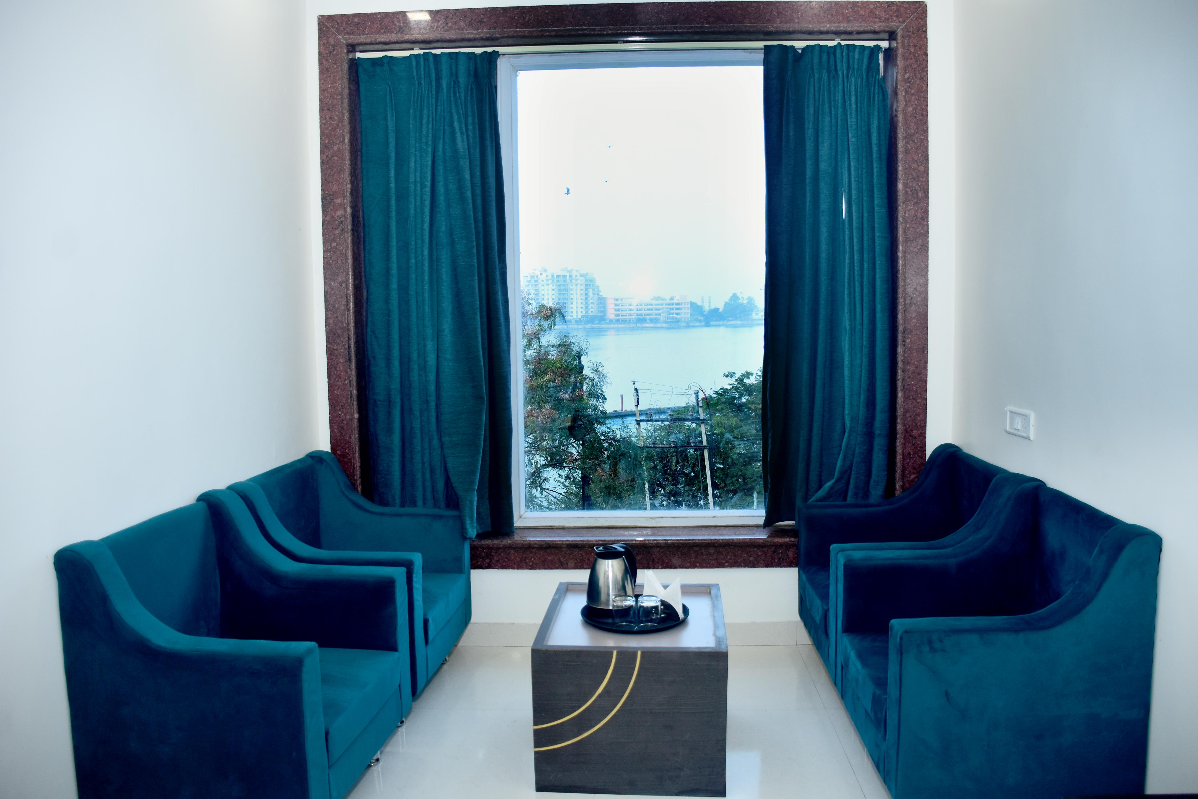 Hotel Seven-W - Tap to explore photos