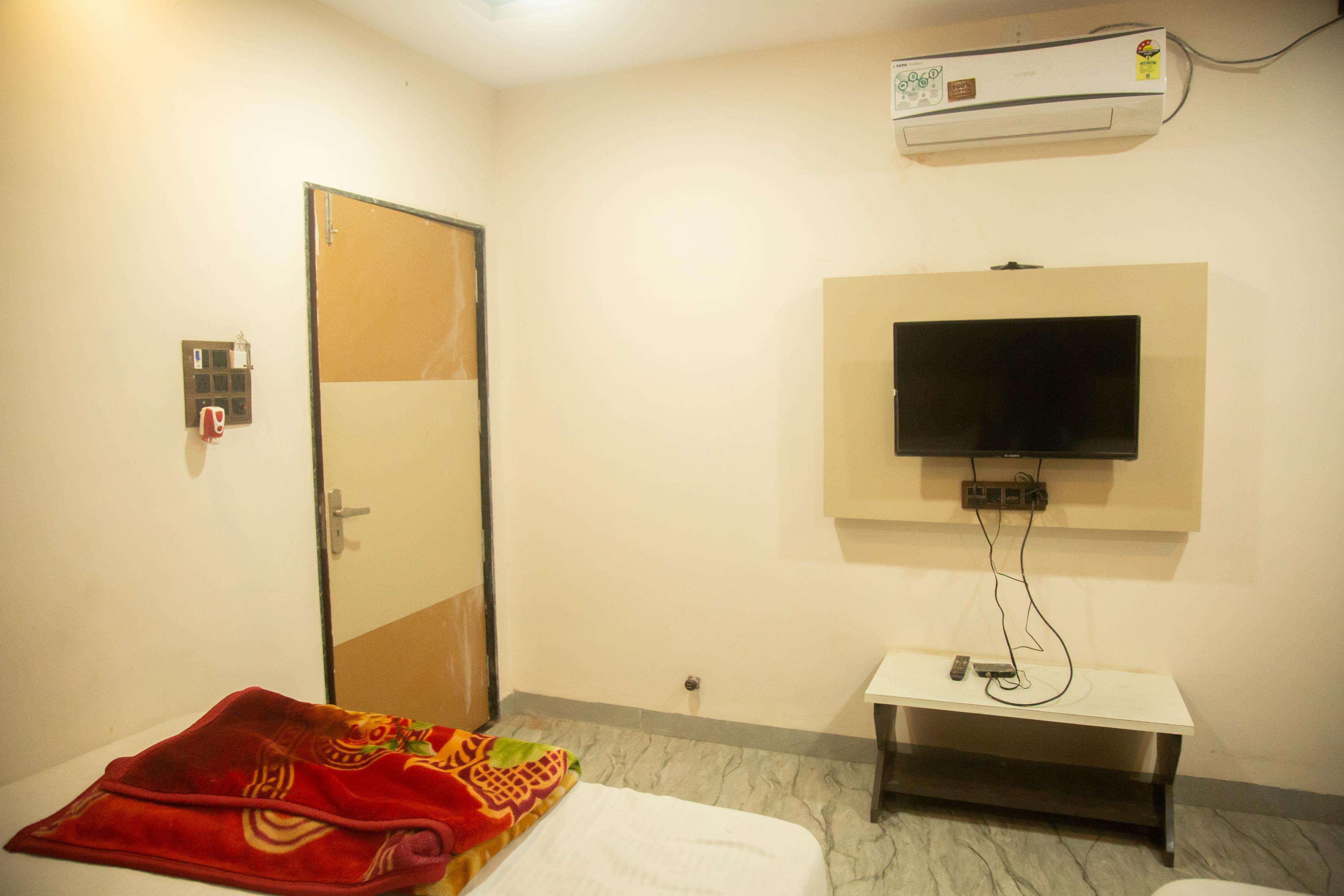 Ramjane Punjabi Hotel Room Type - Standard Ac