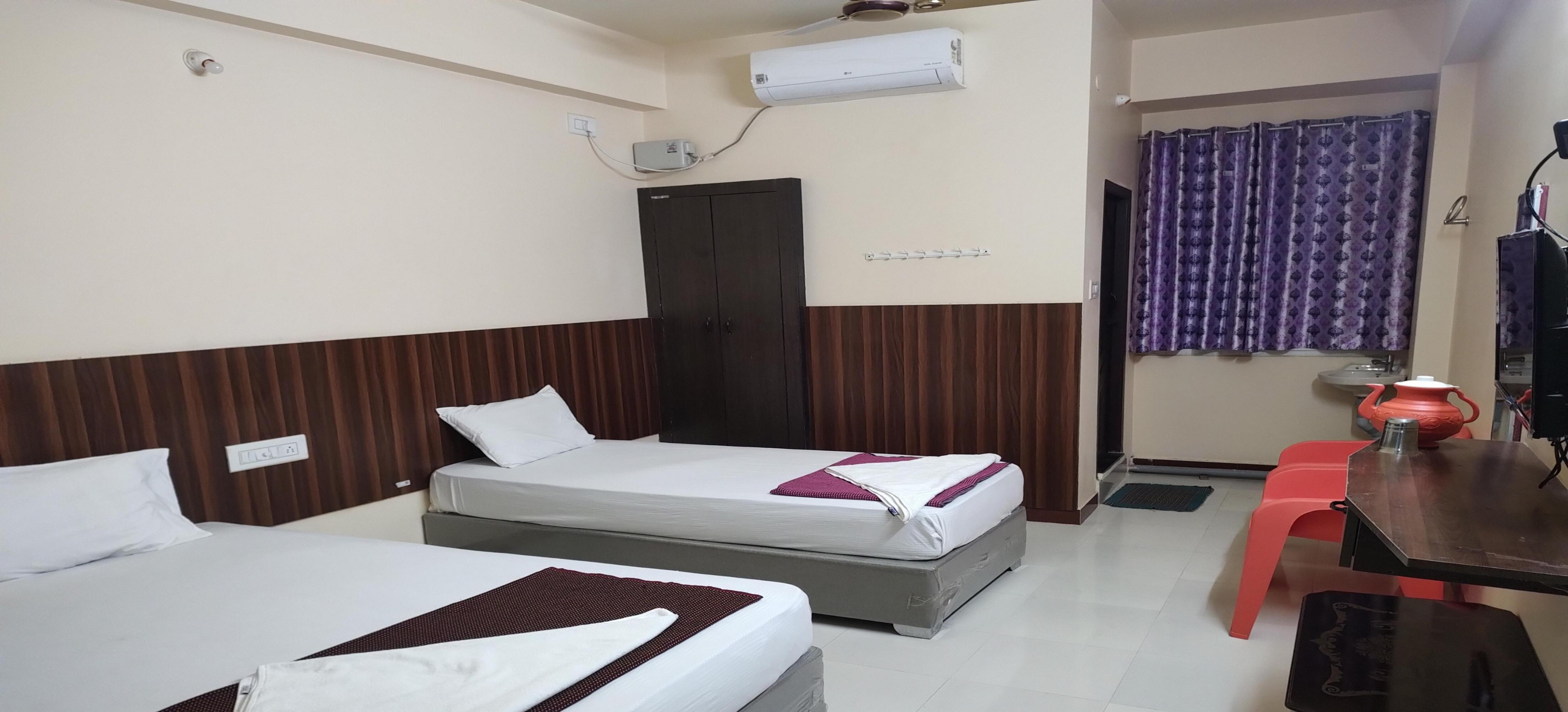 M S Residency Palani Room Type - Deluxe three bed room AC