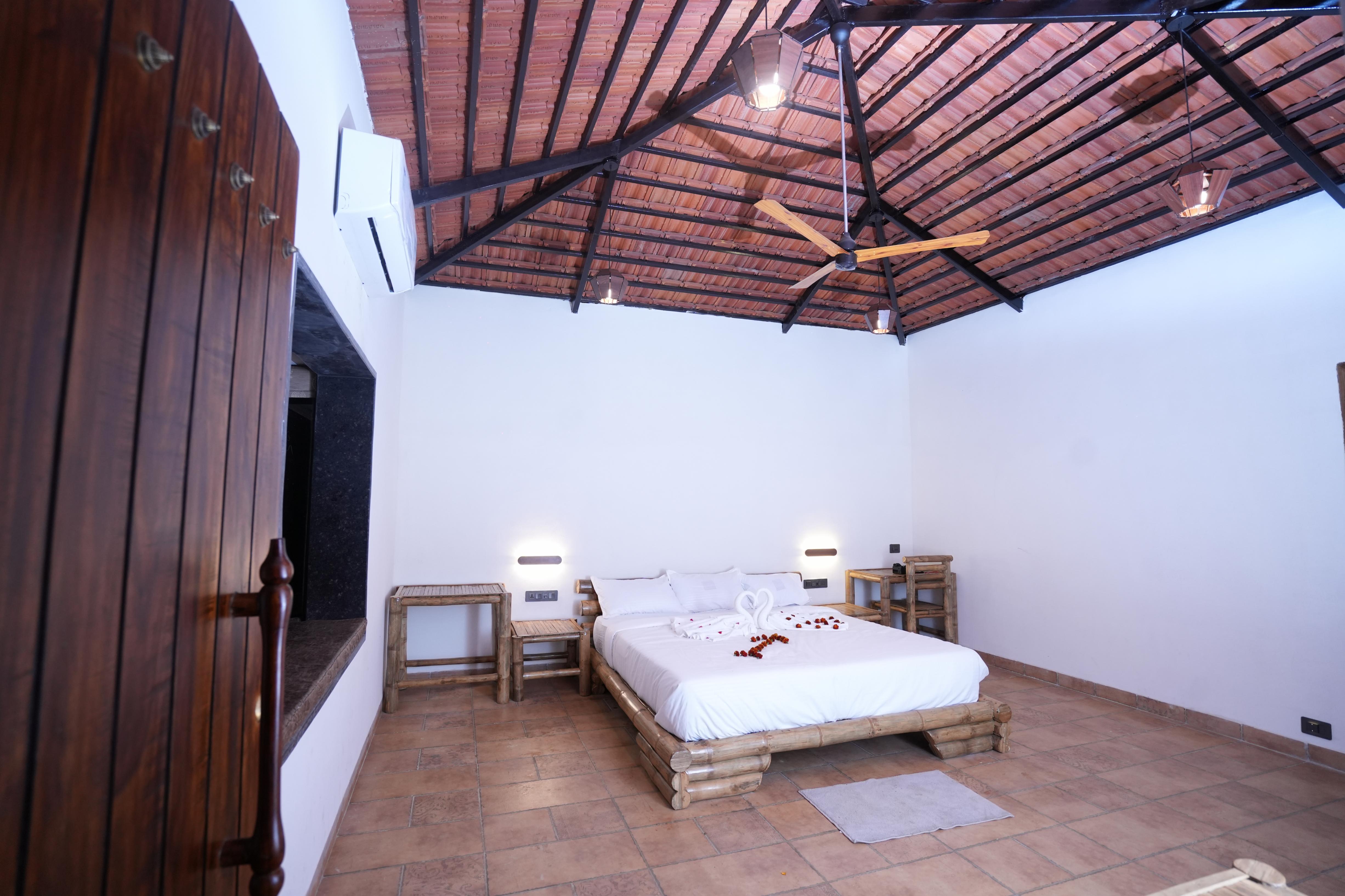 JUNGLE RETREAT RESORT AND HOTEL Room Type - Cottages With Hill View