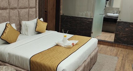 HOTEL LAVISH INN Room Type - Lavish Executive With Bathtub