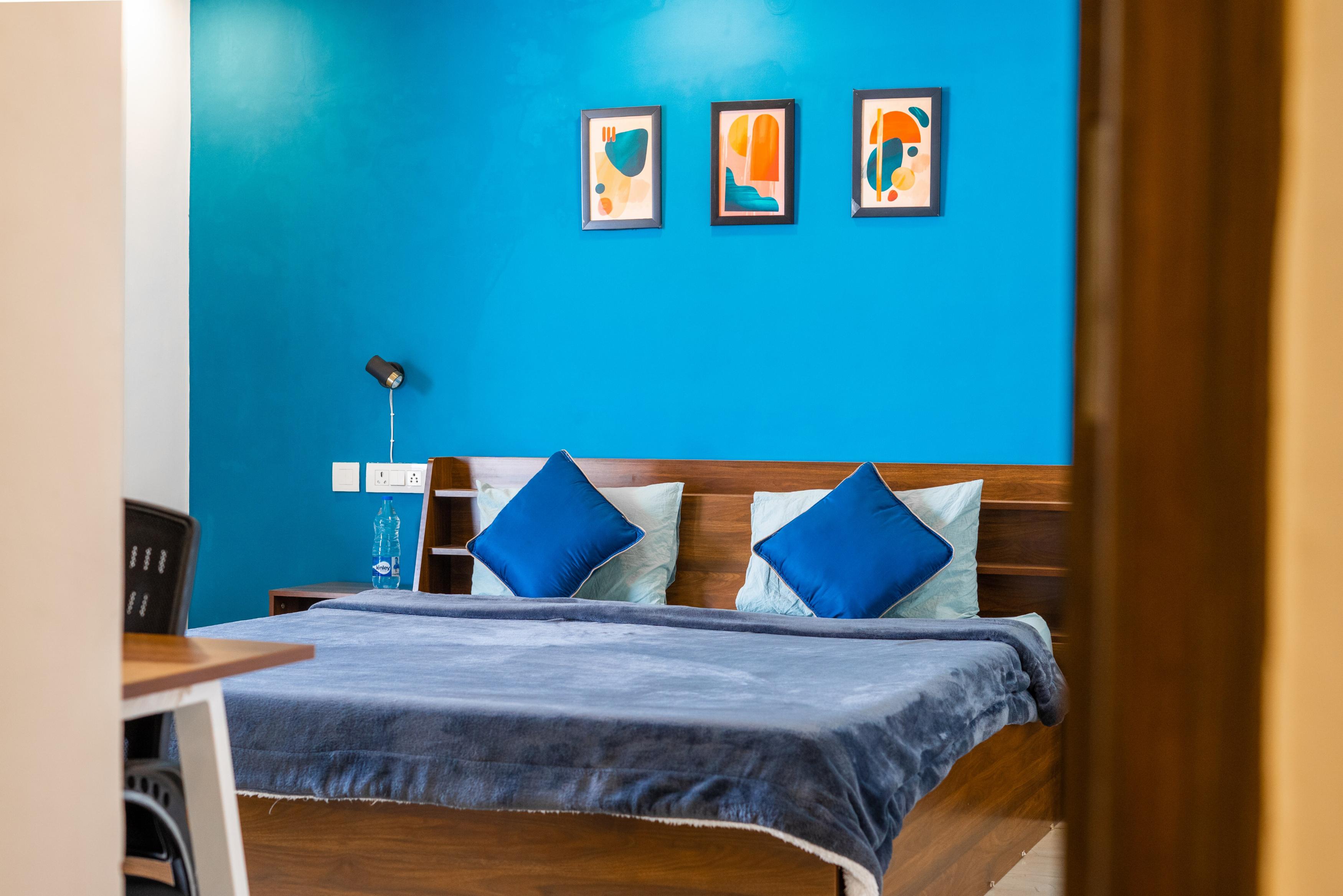 FlxHo | Modern 4BHK Apartment @GolfCourse - Tap to explore photos