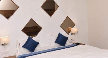 HOTEL GOLDEN PALACE AND GUEST HOUSE Room Type - DIAMOND ROOM (Locals and Unmarried Couple Are not Allowed) HOTEL GOLDEN PALACE AND GUEST HOUSE Room Type - DIAMOND ROOM (Locals and Unmarried Couple Are not Allowed)