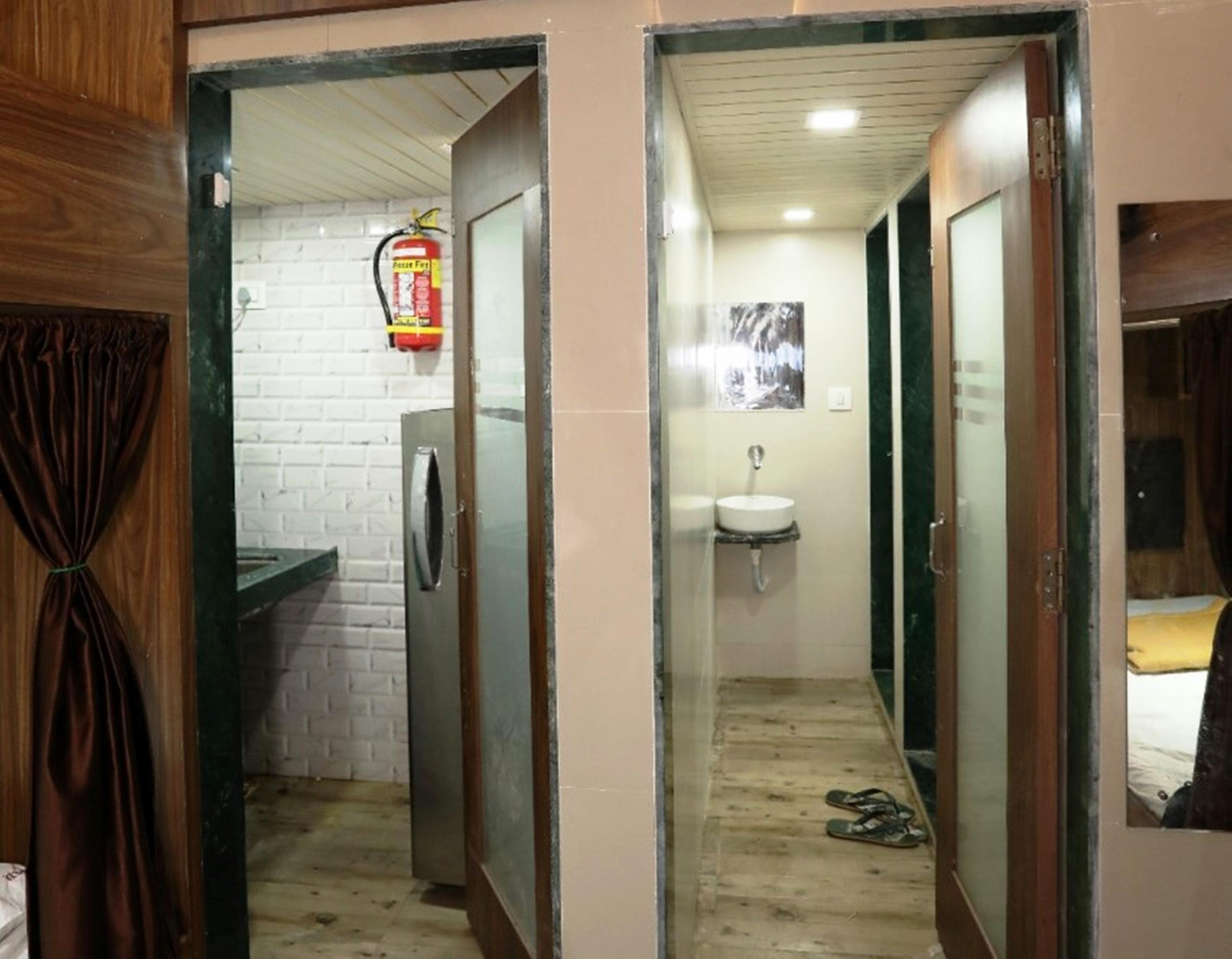 Mango Marol Dormitory Andheri - Tap to explore photos