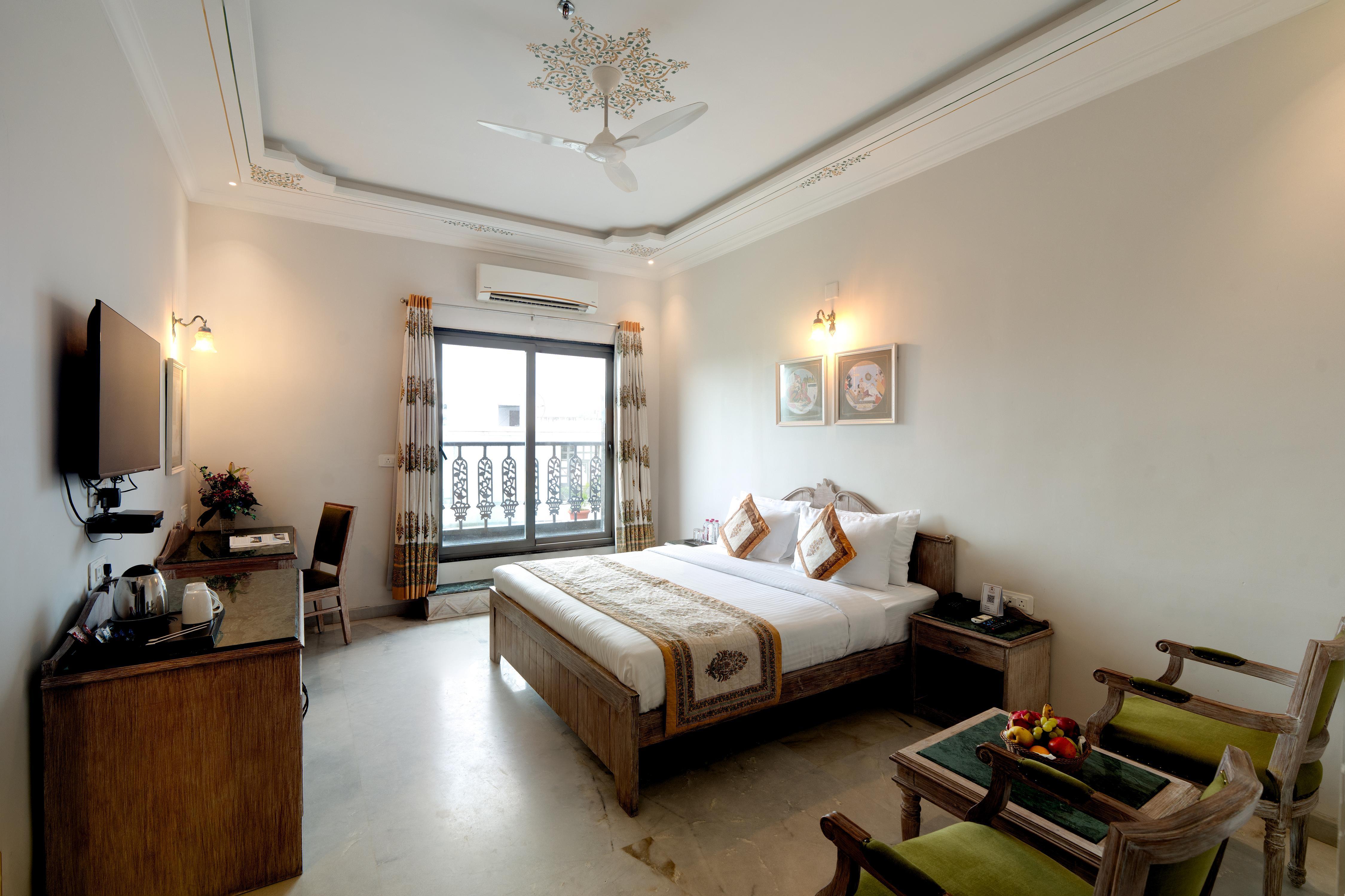 Maan Vilas | Swimming Pool | Boutique Hotel in Udaipur - Tap to explore photos