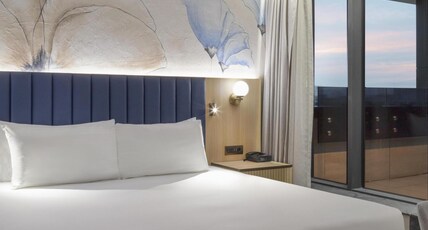 DoubleTree by Hilton Plovdiv Center Room Type - KING ONE BEDROOM SUITE DoubleTree by Hilton Plovdiv Center Room Type - KING ONE BEDROOM SUITE