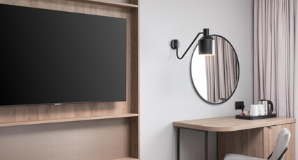 Hilton Garden Inn Silverstone Room Type - KING ONE BED STE W VW BLC