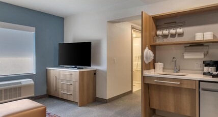 Home2 Suites by Hilton Bangor Room Type - 1 KING 1BEDROOM SUITE