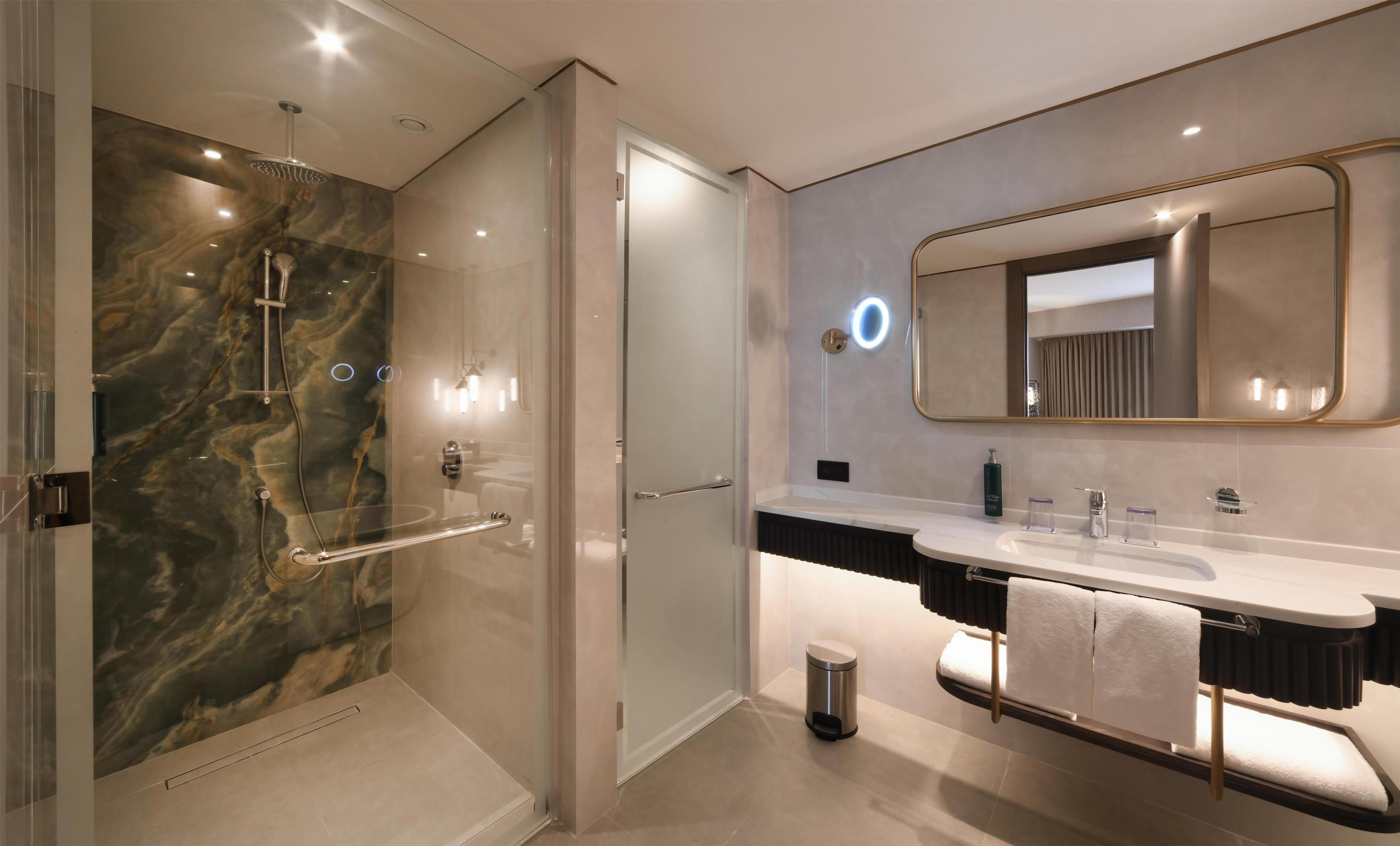 Hilton Amman Room Type - KING PREMIUM ROOM