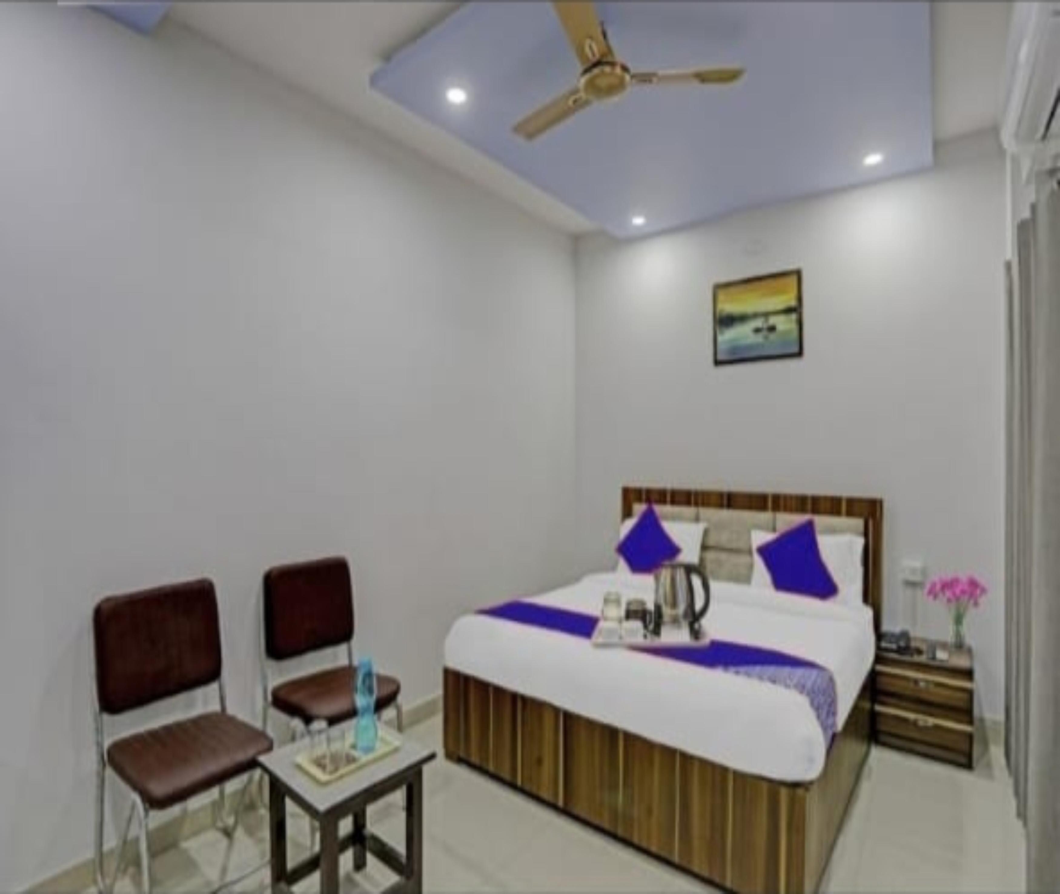 Hotel Sudarshan - Tap to explore photos