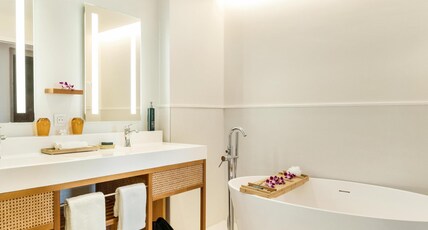 Hilton Hotel Tahiti Room Type - 1 KING OCEAN VIEW SUITE