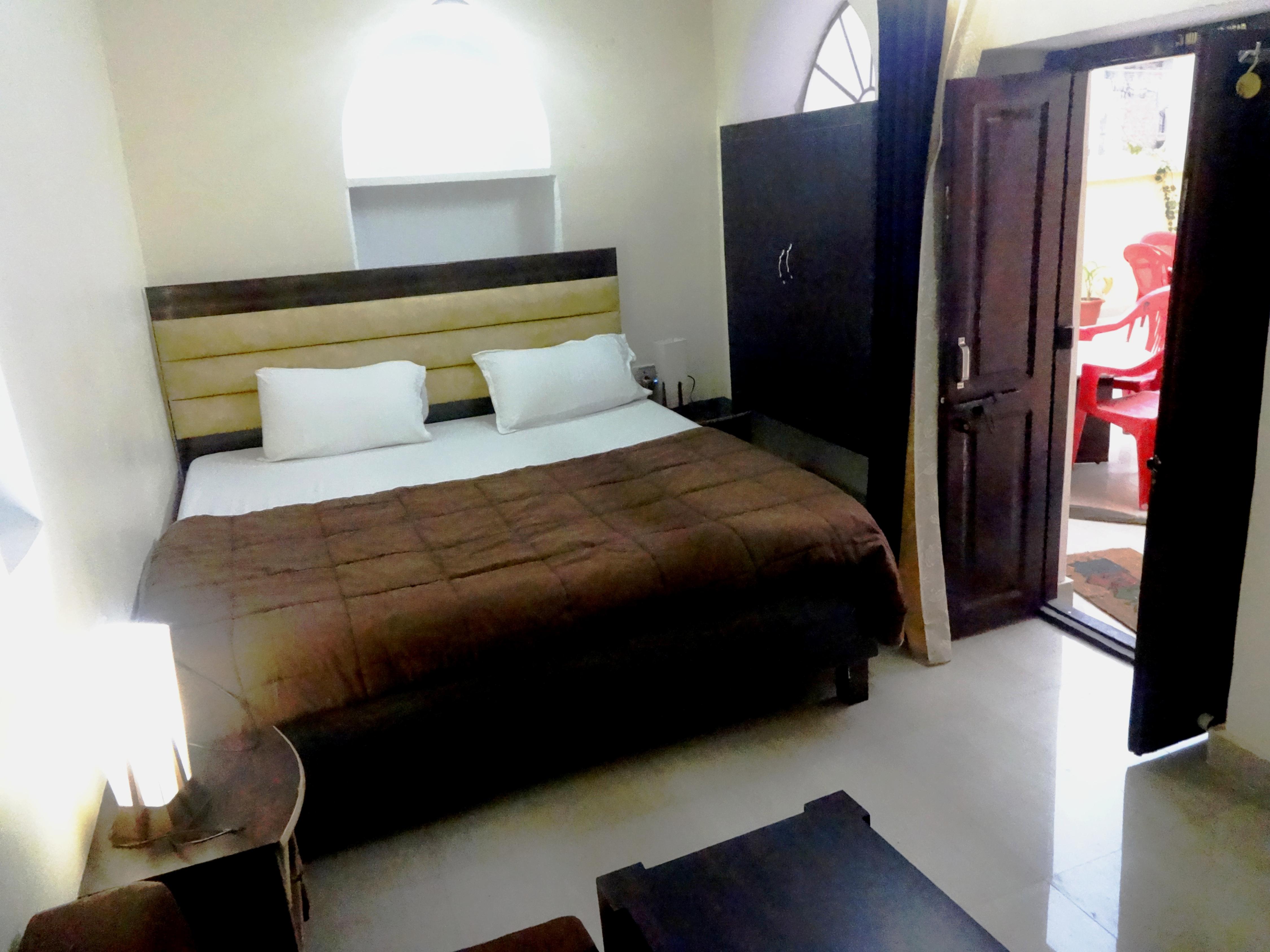 Hotel Foreigners Inn Room Type - Deluxe Double Room