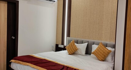 Royal Rooms and Banquet Room Type - Royal Executive Royal Rooms and Banquet Room Type - Royal Executive