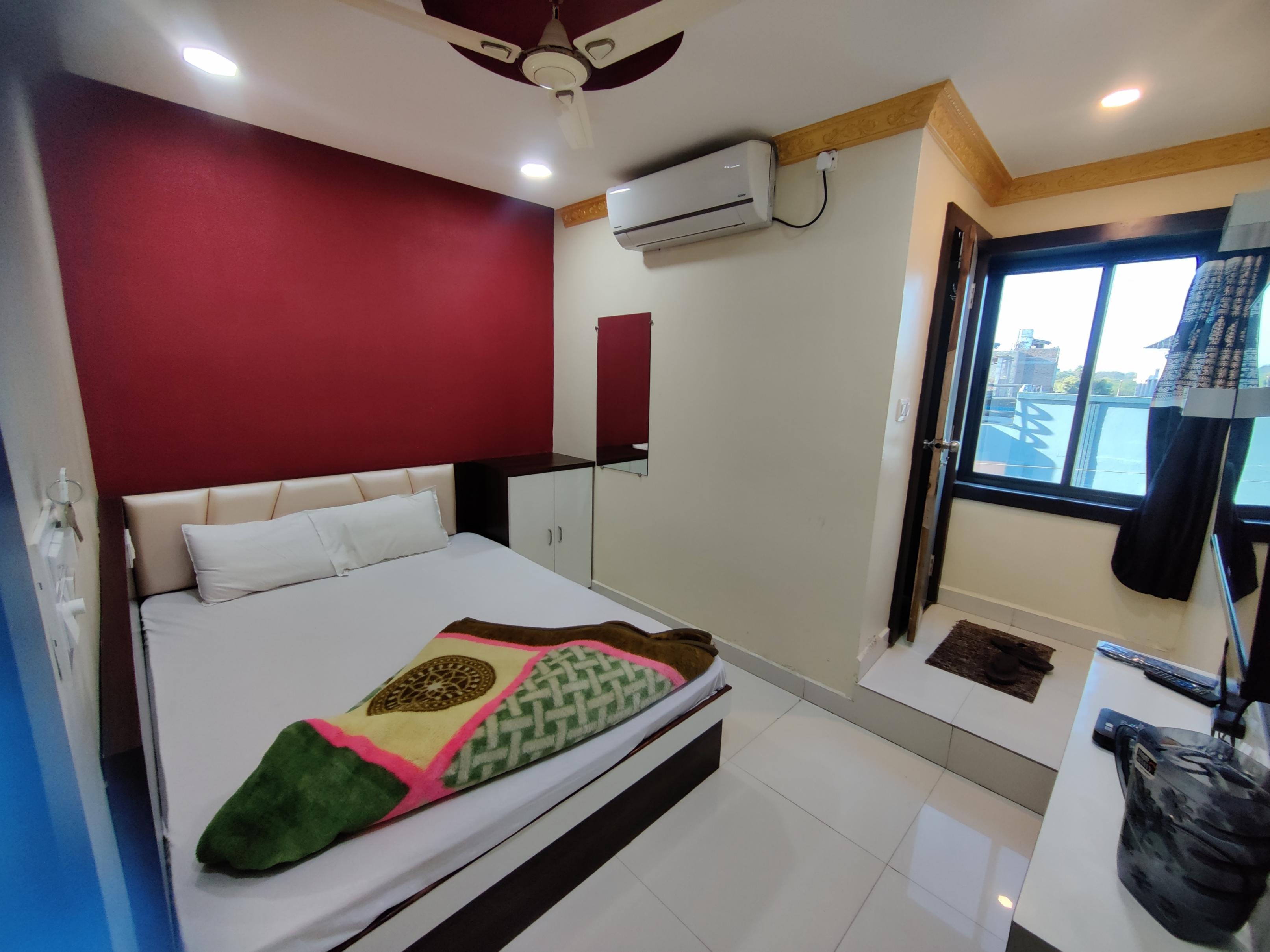 Hotel Gulshan - Tap to explore photos