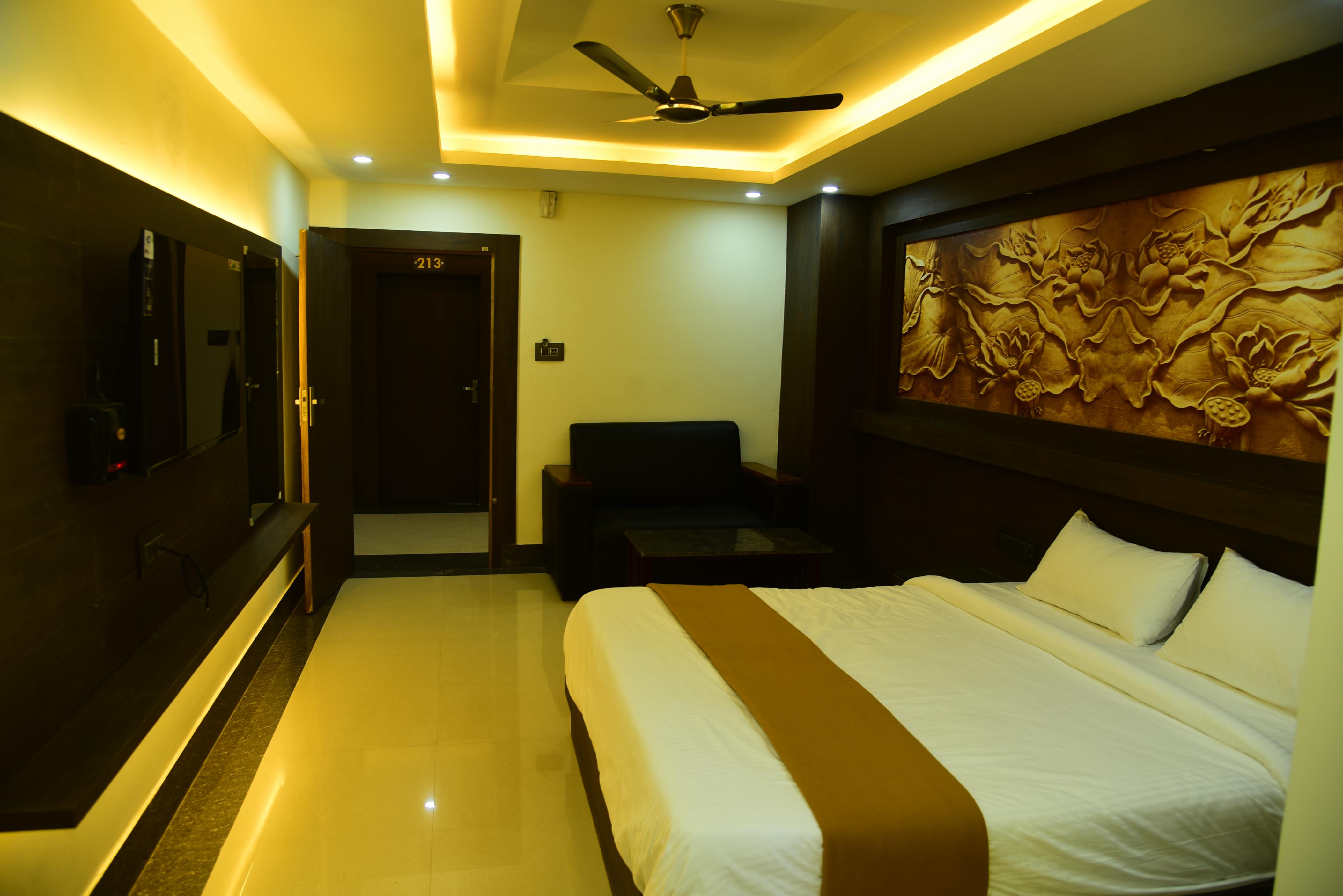 Vaishnavi Residency Tiptur Room Type - Delux Rooms