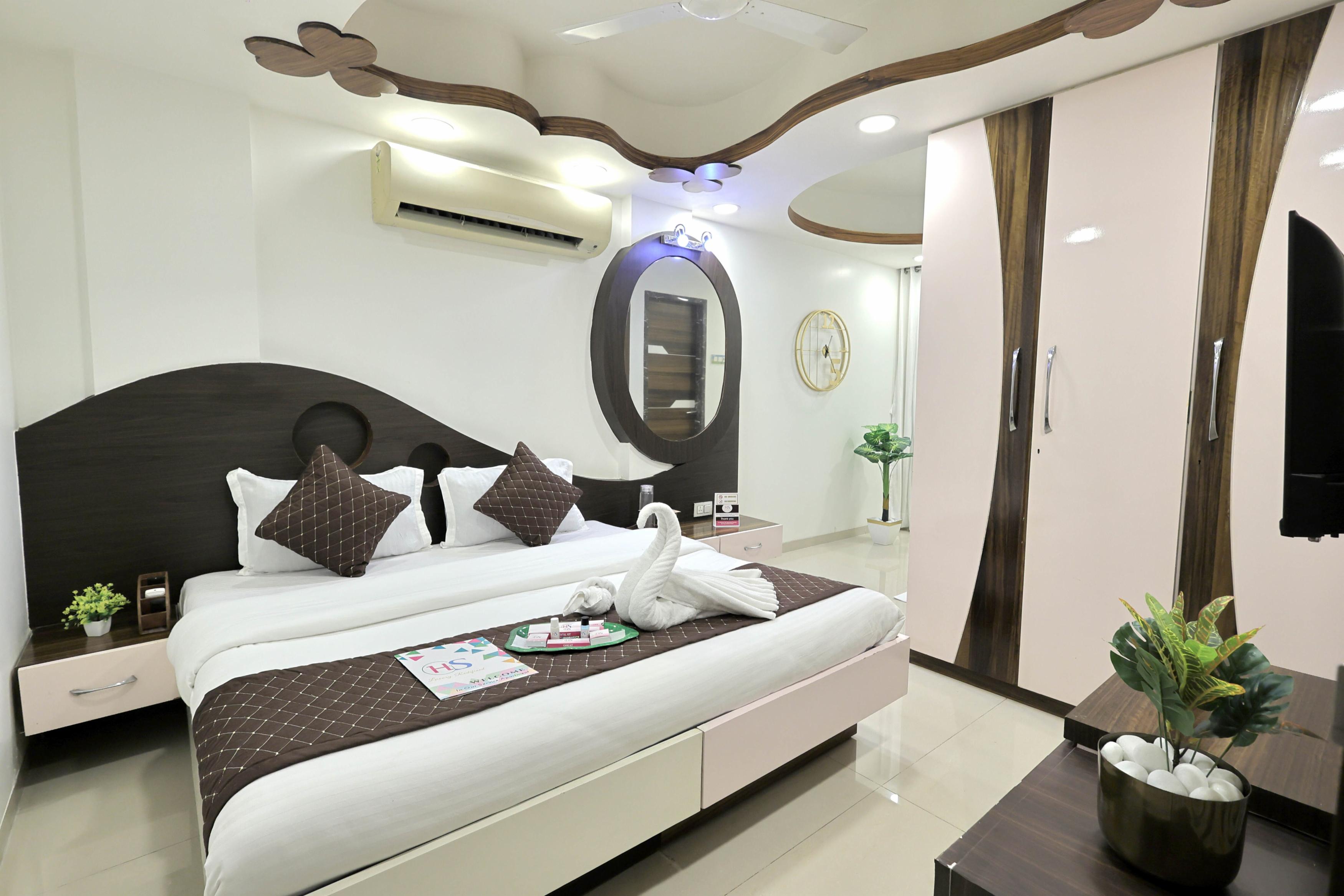 Borivali villa - Gagal Home - Tap to explore photos
