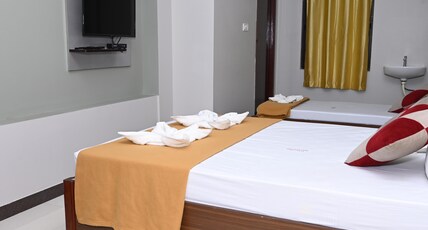 HOTEL COSTA LAND Room Type - 3BL BED AC