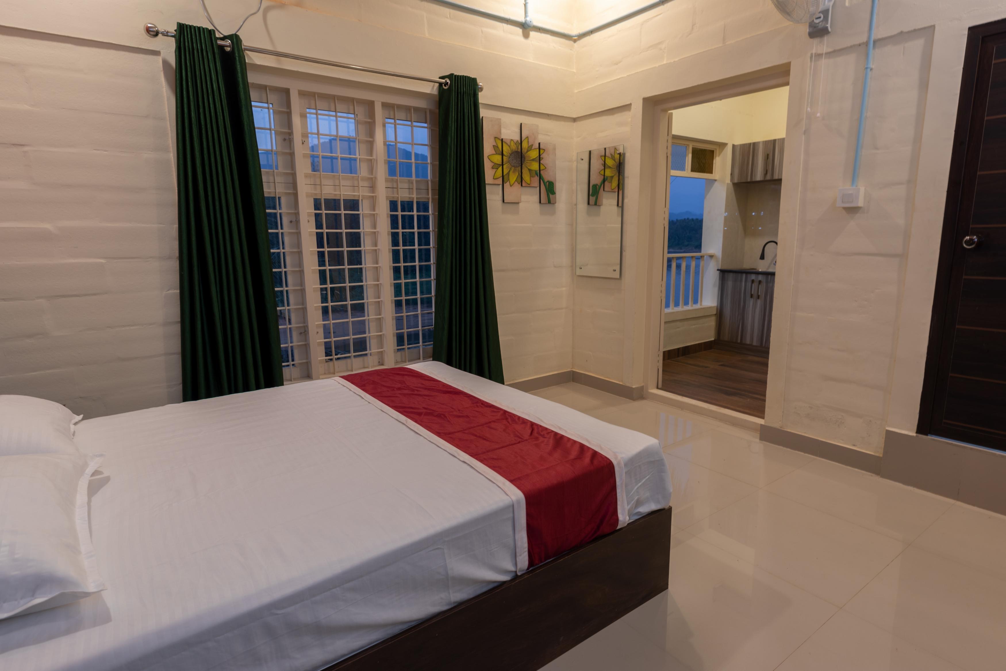 San Unik Room Type - AC Luxury suits