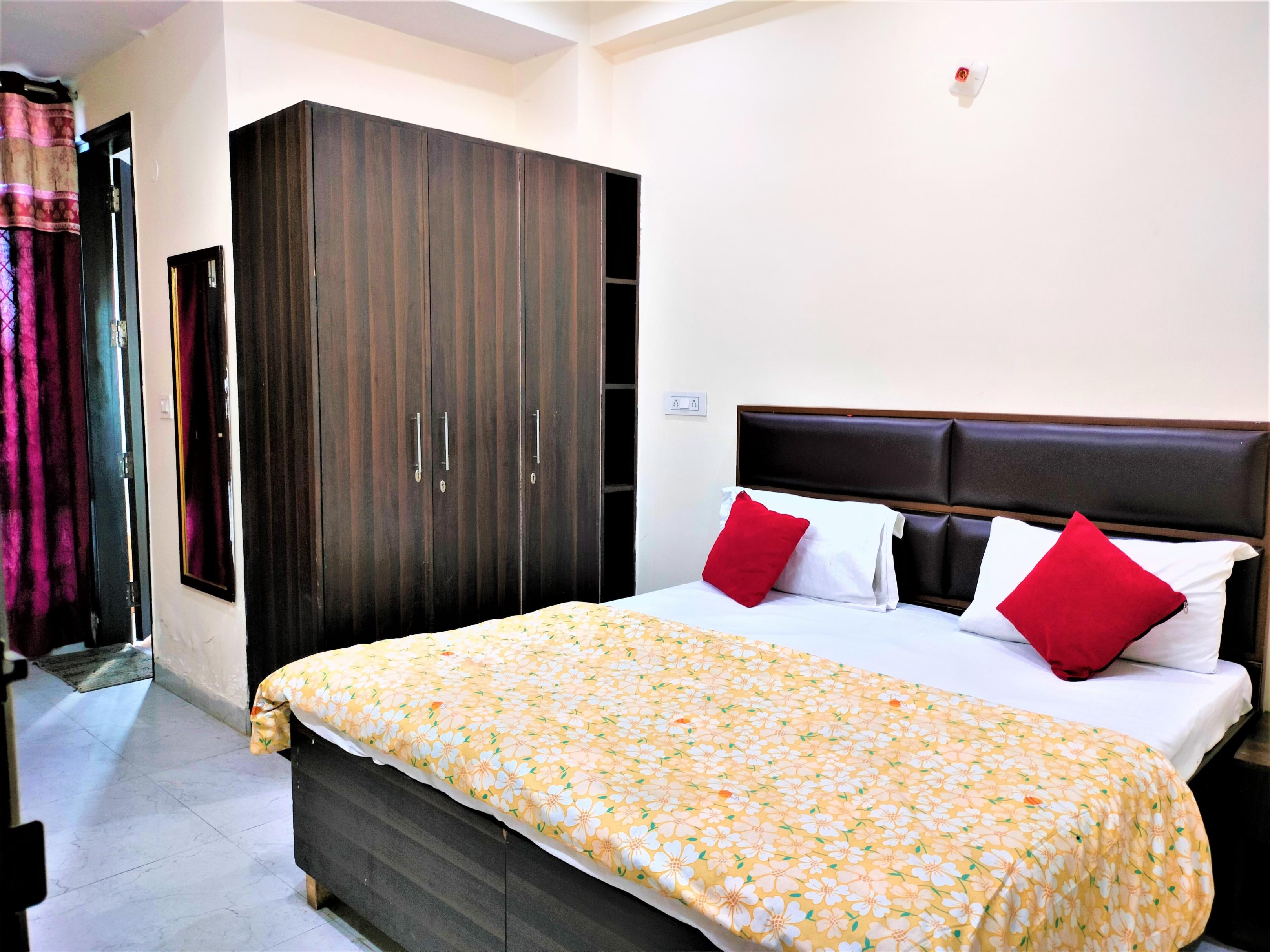 Hotel Star Light ,Near Nizamuddin Railway Station