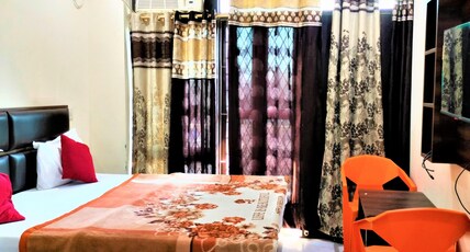 Hotel Star Light ,Near Nizamuddin Railway Station Room Type - Classic Triple Room