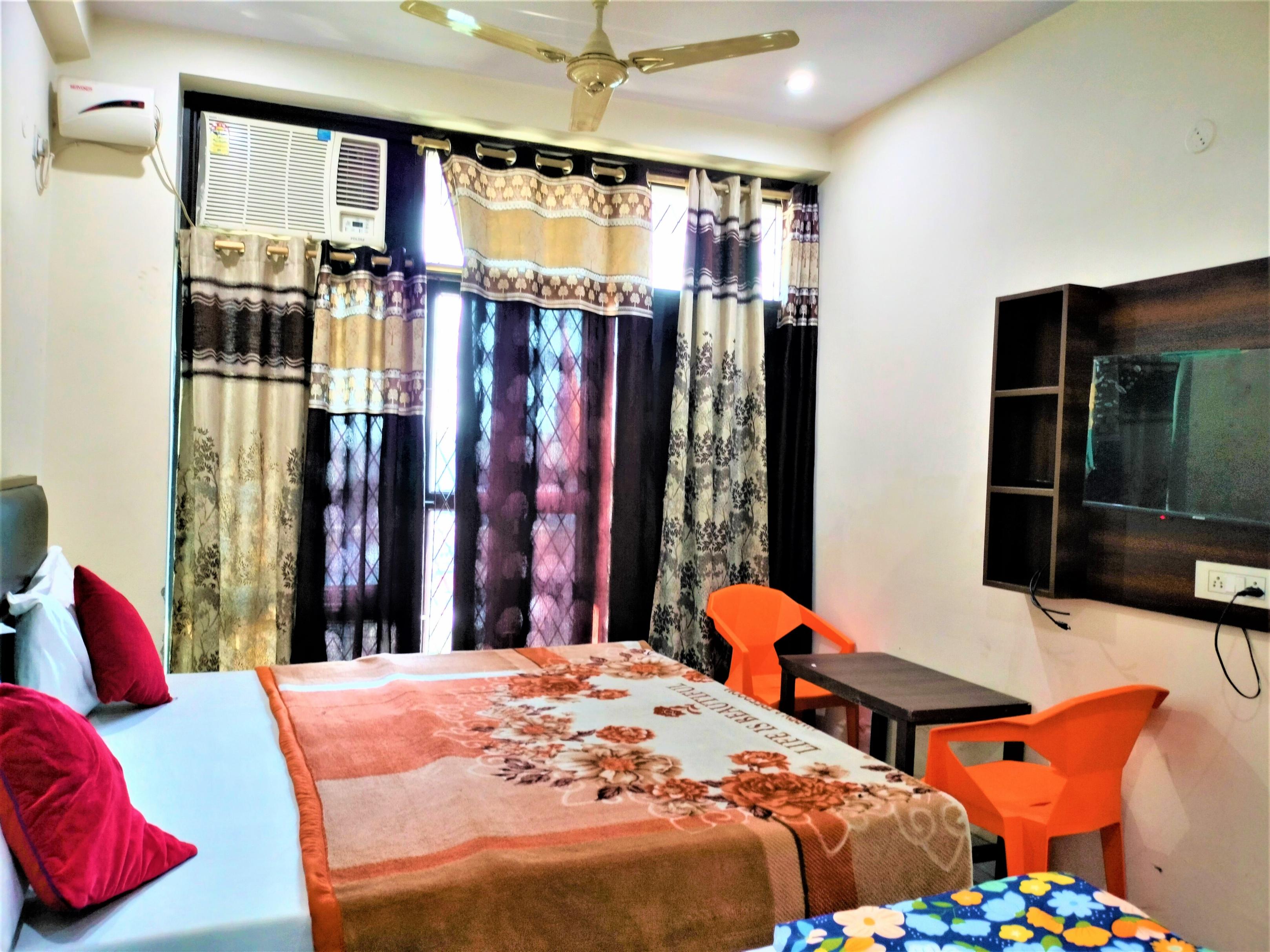 Hotel Star Light ,Near Nizamuddin Railway Station - Tap to explore photos