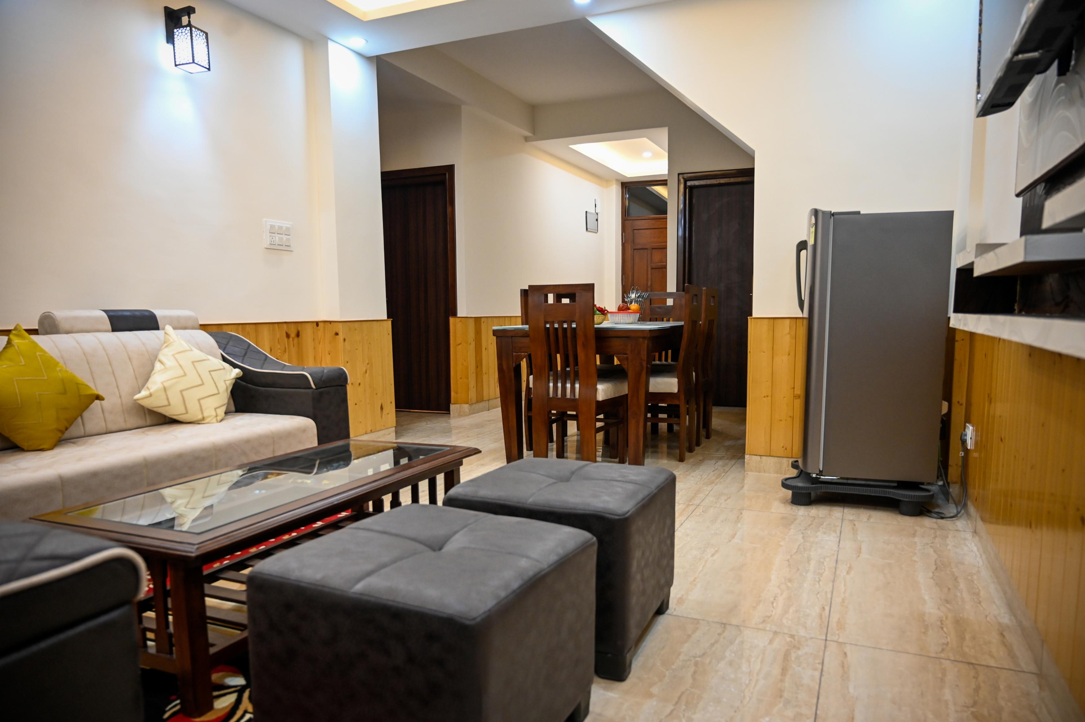A Swiss Chalet 5 BHK Mashobra King Sized beds - Tap to explore photos