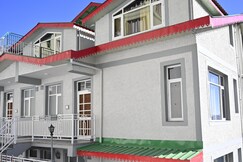 A Boutique 4BHK Mashobra King Sized bed