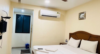 HOTEL ANNAPOORNA RESIDENCY Room Type - DELUXE DOUBLE BED AC