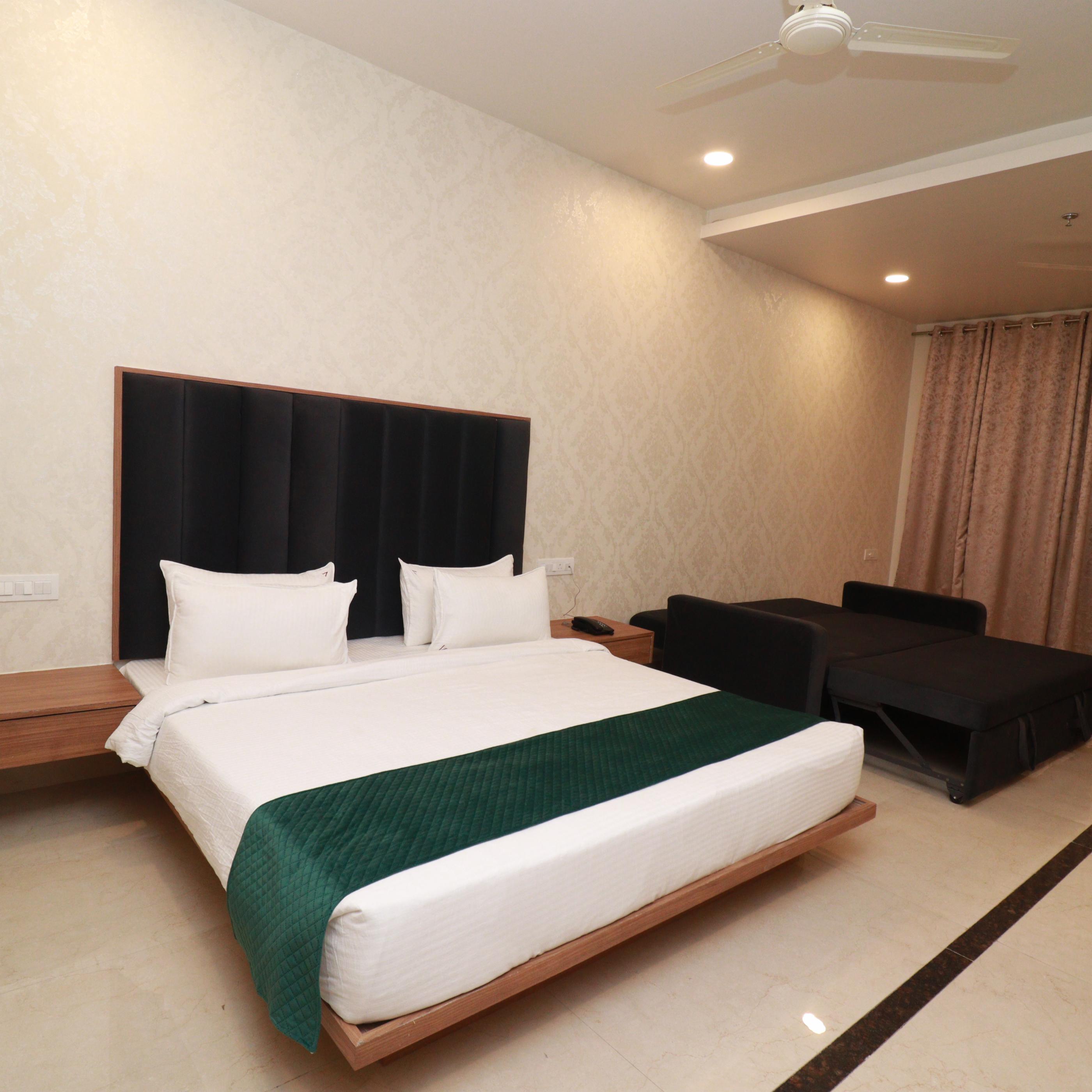 7 VACHAN LAWNS AND BANQUET - Tap to explore photos