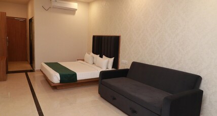 7 VACHAN LAWNS AND BANQUET Room Type - Superior Room