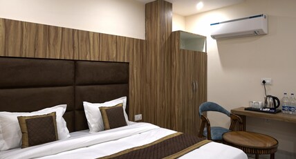 Hotel Divine Aura Room Type - Deluxe Double Room