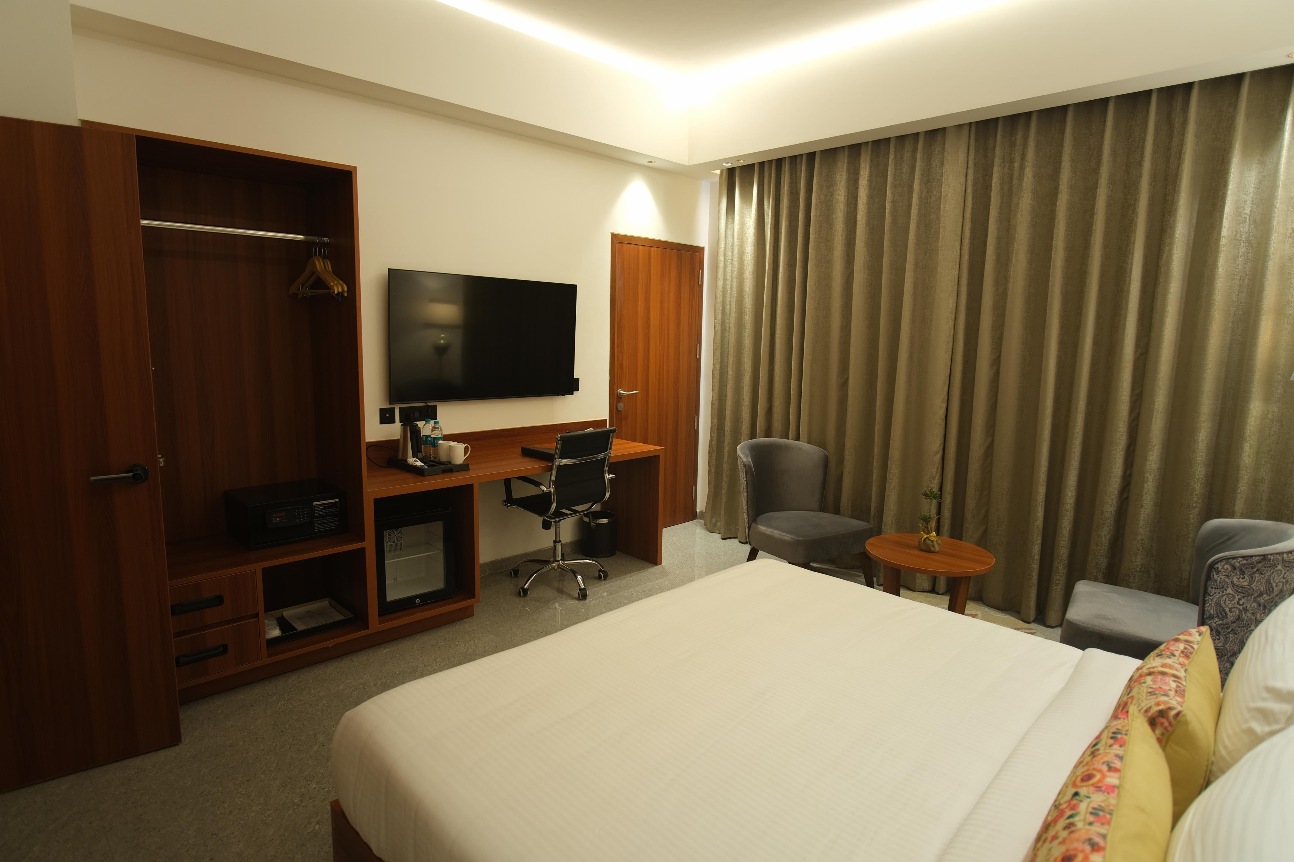 Mars Resort - Tap to explore photos