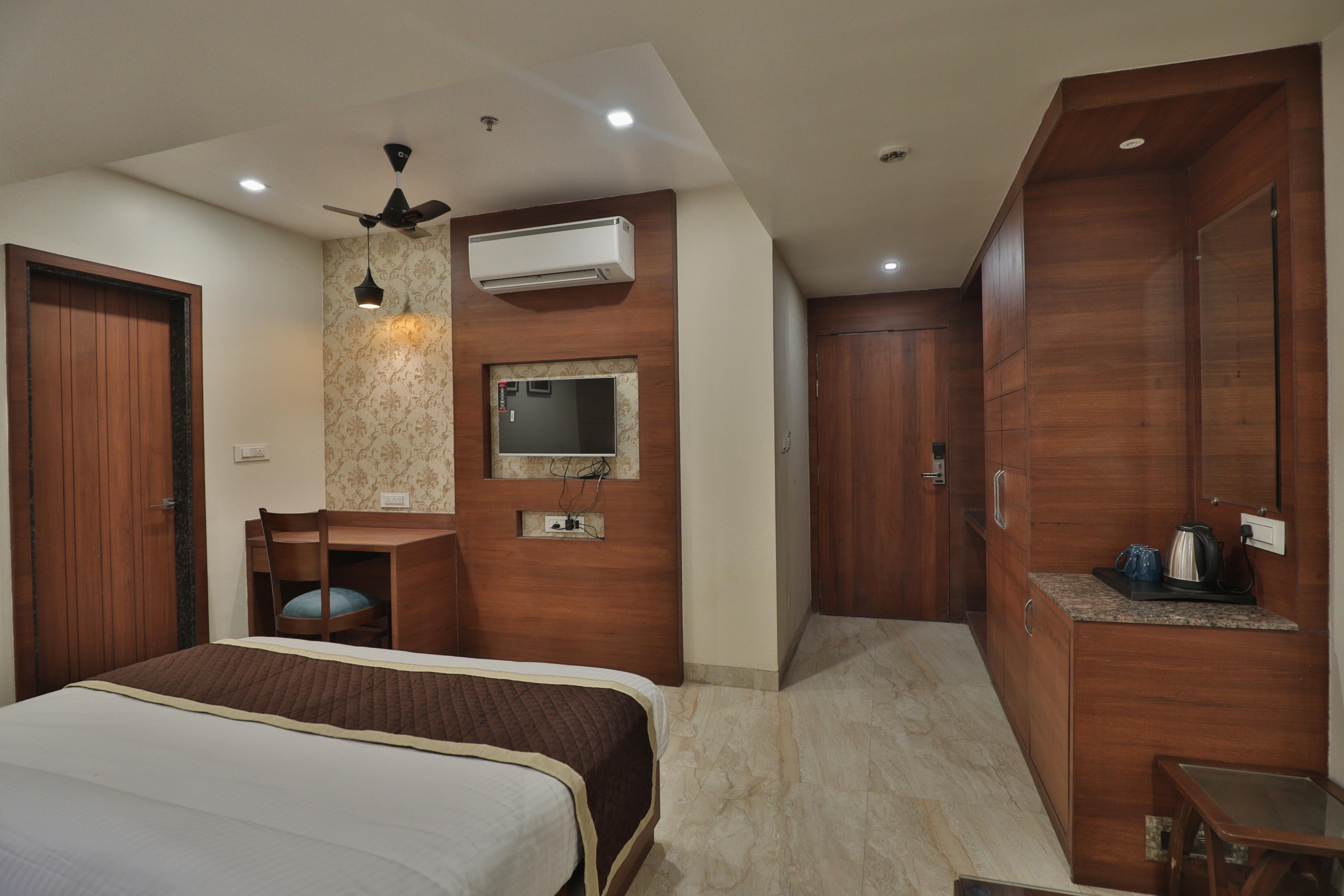 Hotel Candle Wood - Tap to explore photos