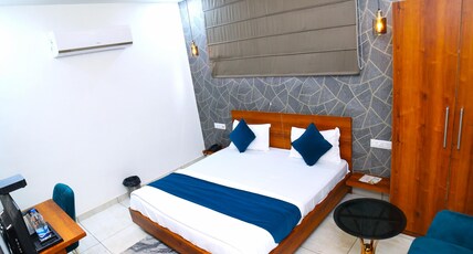 ROYAL PALACE Room Type - Super Deluxe Room