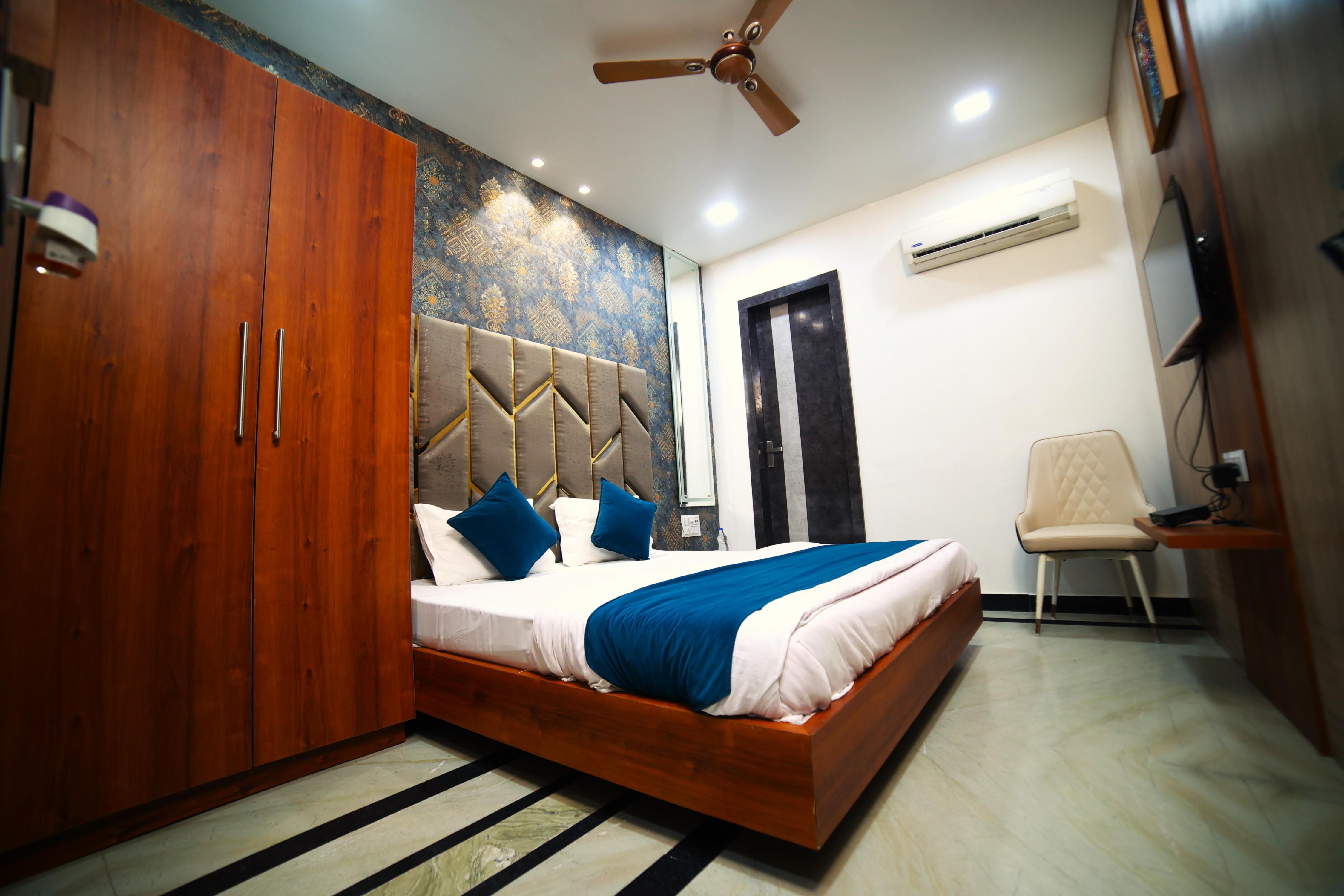 ROYAL PALACE Room Type - Deluxe Room