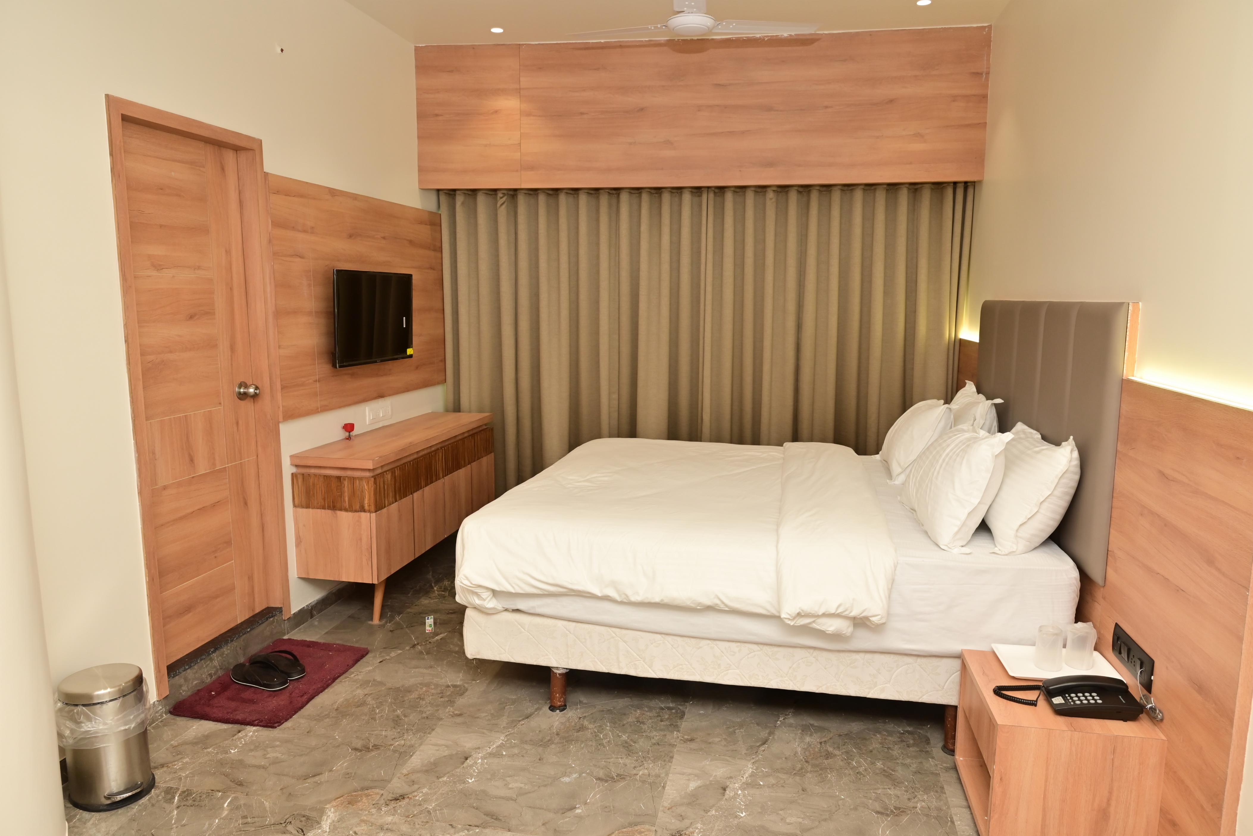 Pelican Hotel Room Type - Semi Executive Deluxe Ac