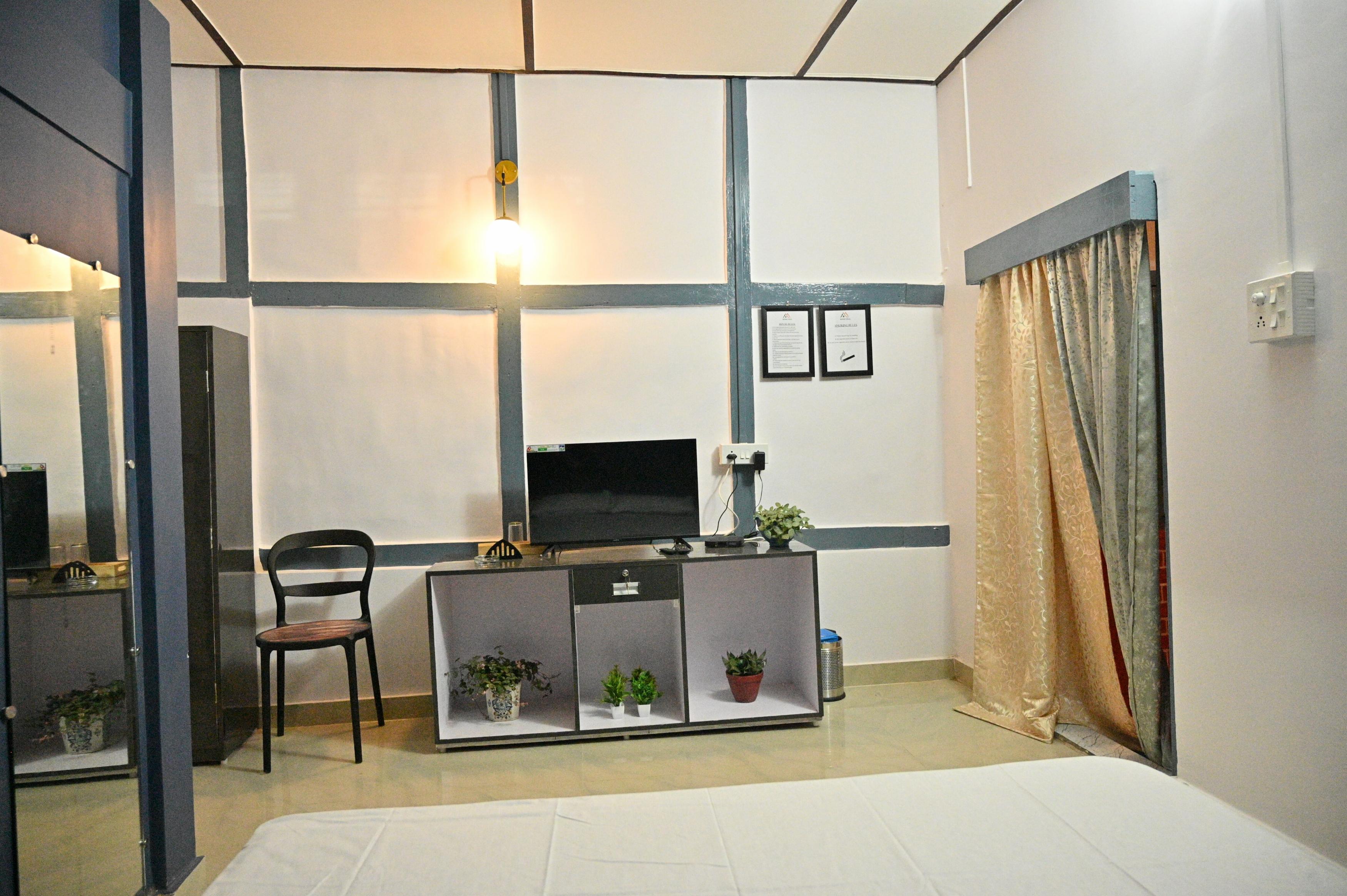 SUNNY VILLA HOMESTAY Room Type - Bedroom 102